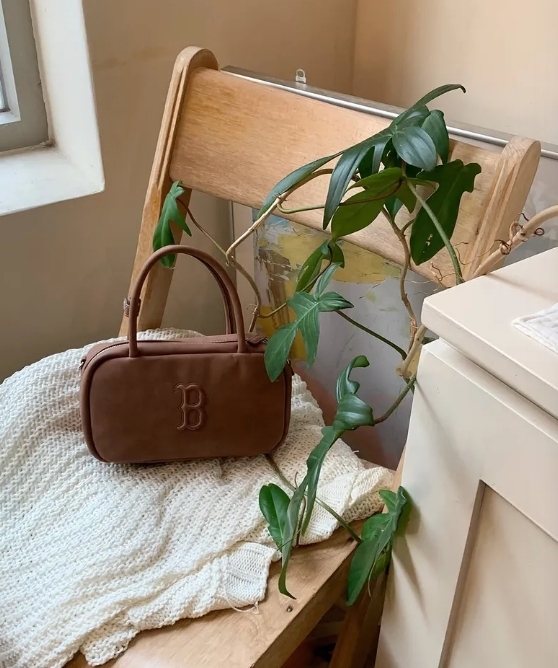 【OWN】MLB Korea 肩背包 手提 側背 小包 外出包 可調節 Karina TWS同款 男女通用 Aespa 咖啡色 黑色 天藍色 粉色