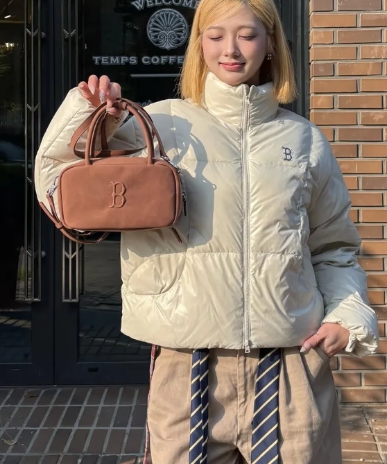 【OWN】MLB Korea 肩背包 手提 側背 小包 外出包 可調節 Karina TWS同款 男女通用 Aespa 咖啡色 黑色 天藍色 粉色 3ACRSD16N-43BRS 3ACRSD16N-50BKS 3ACRSD16N-07SBS 3AC