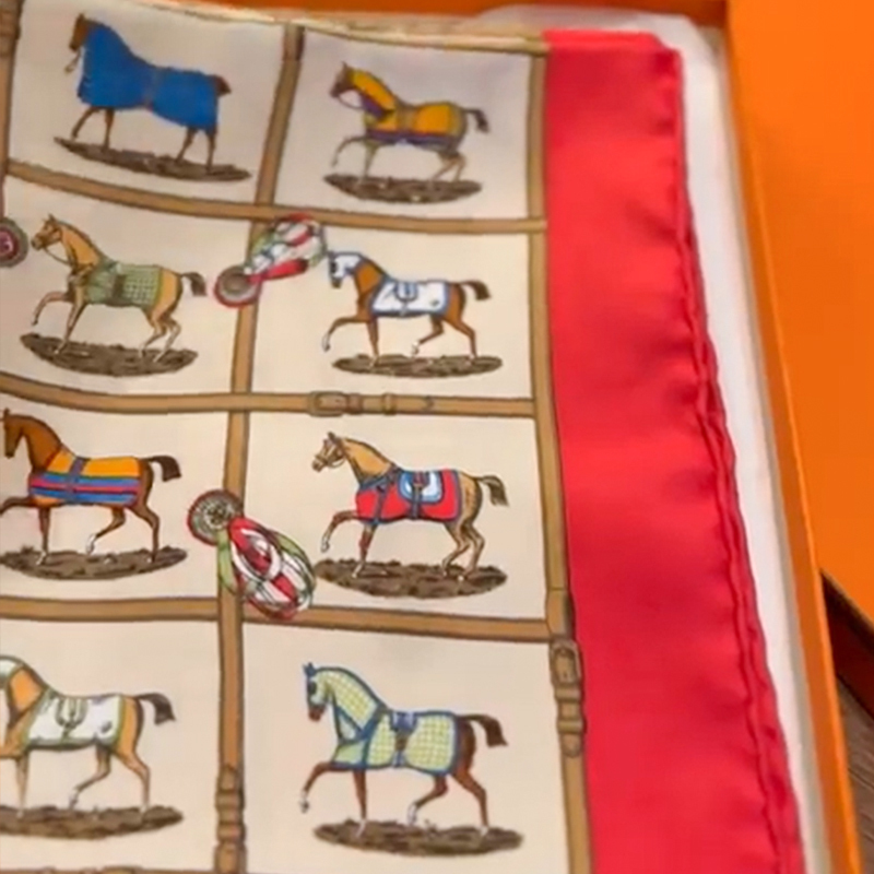 HERMES PARIS Cale 45 48匹馬 圖紋絲巾