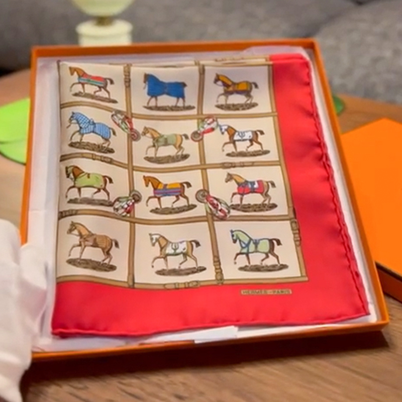 HERMES PARIS Cale 45 48匹馬 圖紋絲巾