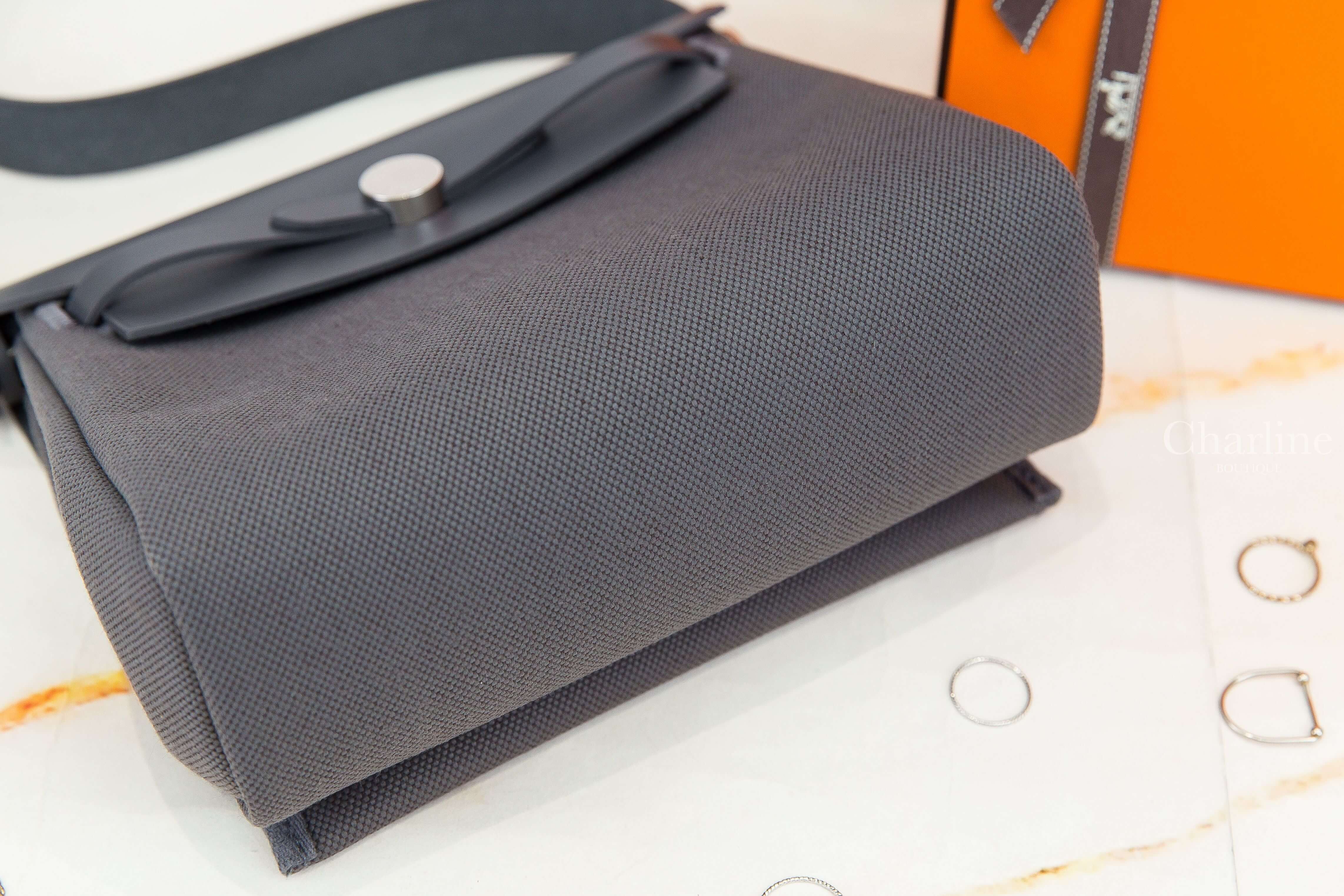 Hermès Herbag Zip 20 Bag 85 Ardoise Toile Militaire / Vache Hunter 石板灰帆布拼皮革銀釦迷你手提肩背包-Charline Boutique 精品代購