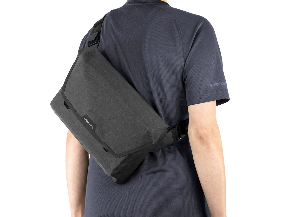 Apidura City 都會郵差包款 11"