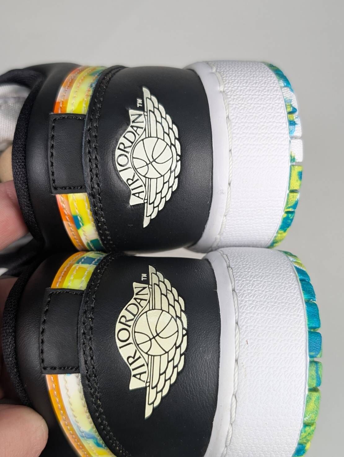 微瑕疵-左右腳中底色差左腳後跟LOGO泛黃 DJ6252-038 5Y Air Jordan 1 LowTie Dye GS 大童鞋 渲染