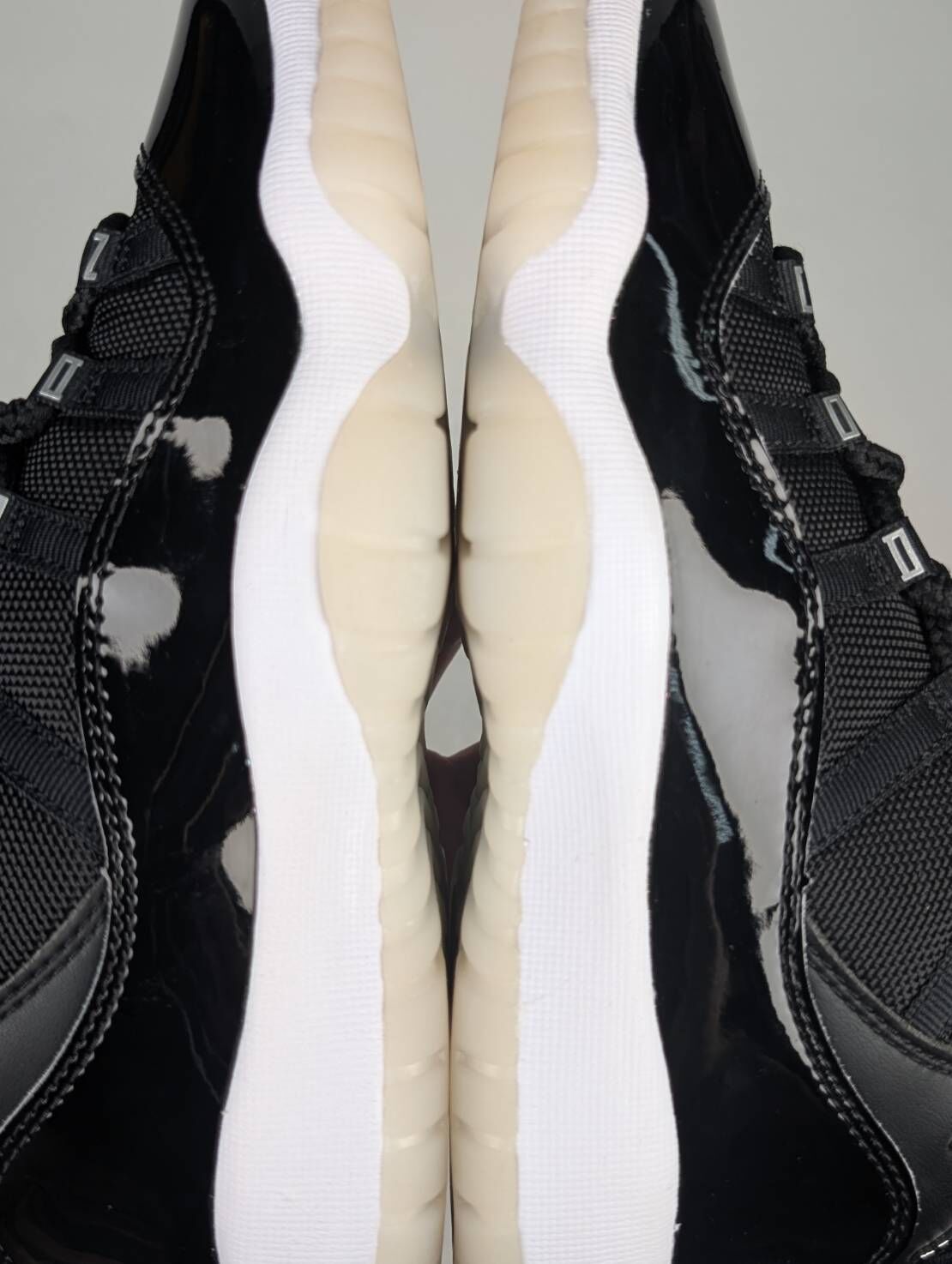 微瑕疵-左右腳中底鞋底泛黃右腳內側壓痕 378038-011 4Y Air Jordan 11 “25th Anniversary” GS 黑銀女鞋
