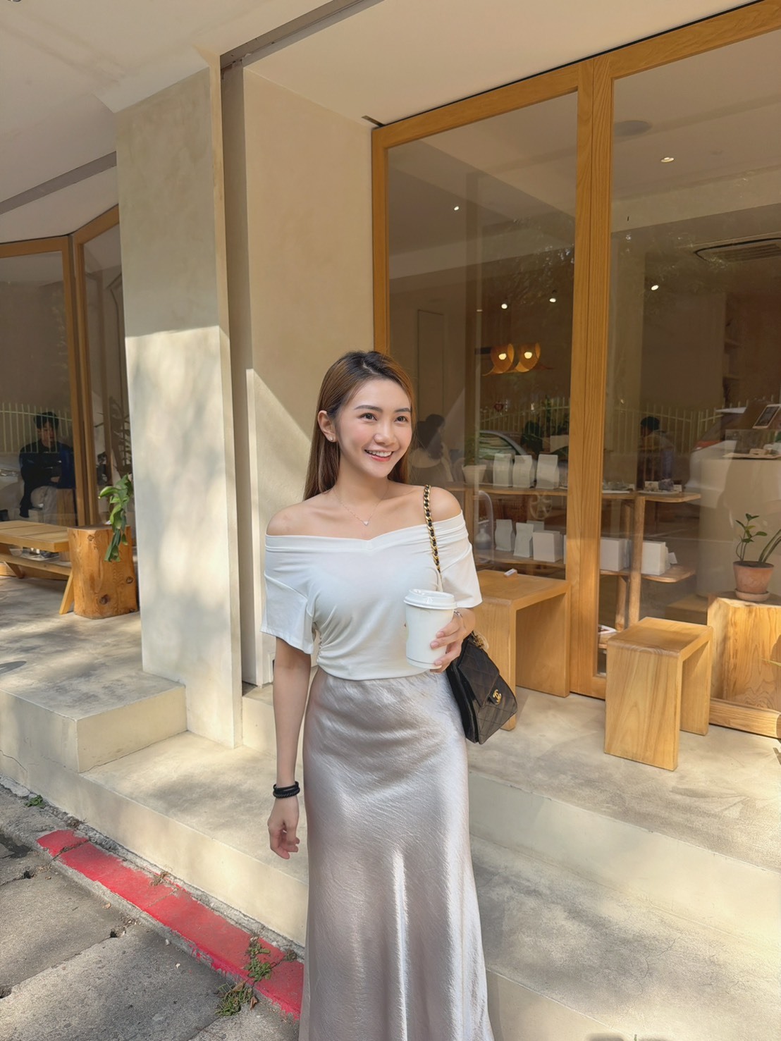 ［預購］🔥04.29春夏新品］💥一件衣服三穿！］韓版V領超彈透氣棉兩側抓皺上衣（白色/兩色）