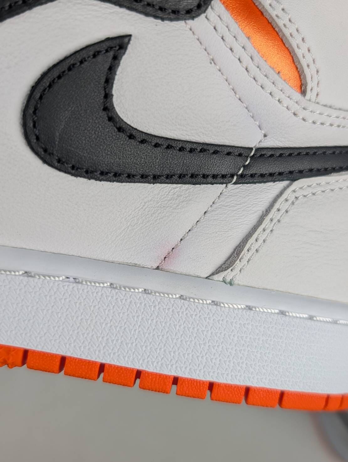 微瑕疵-左腳內側染色 575441-180 4.5Y Air Jordan 1 Retro High OG GS "Electro Orange"