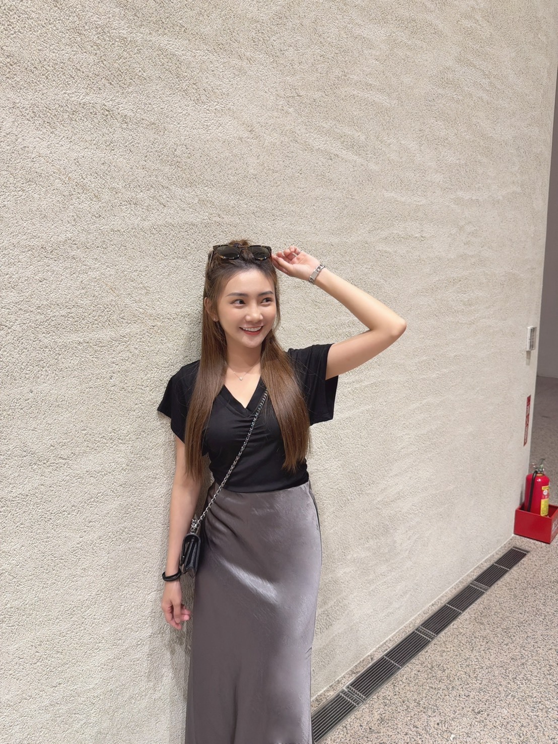 ［預購］🔥04.29春夏新品］💥一件衣服三穿！］韓版V領超彈透氣棉兩側抓皺上衣（黑色/兩色）