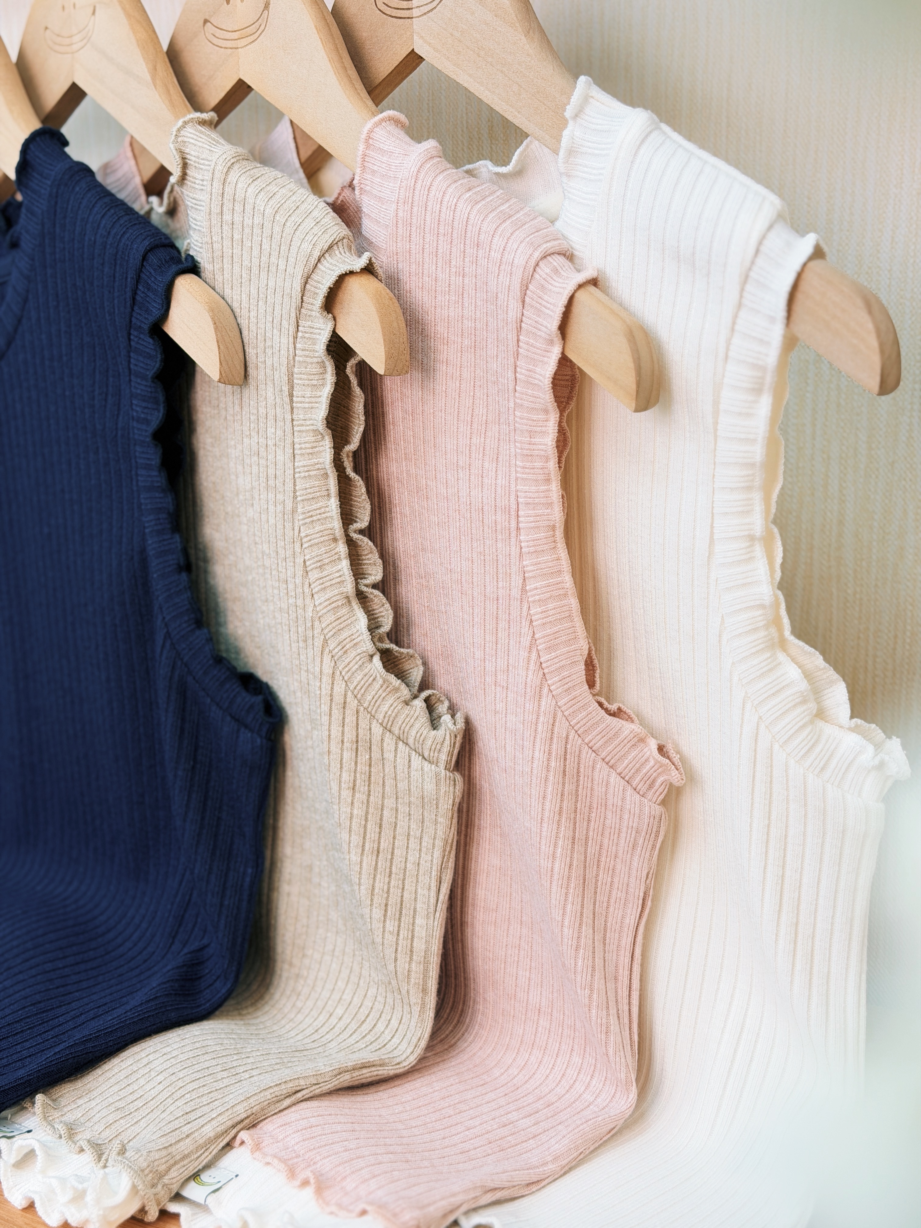 四色 / 柔軟坑紋雙層拼色滾邊背心 / Extra Soft Layered Contrast Trim Tank Top