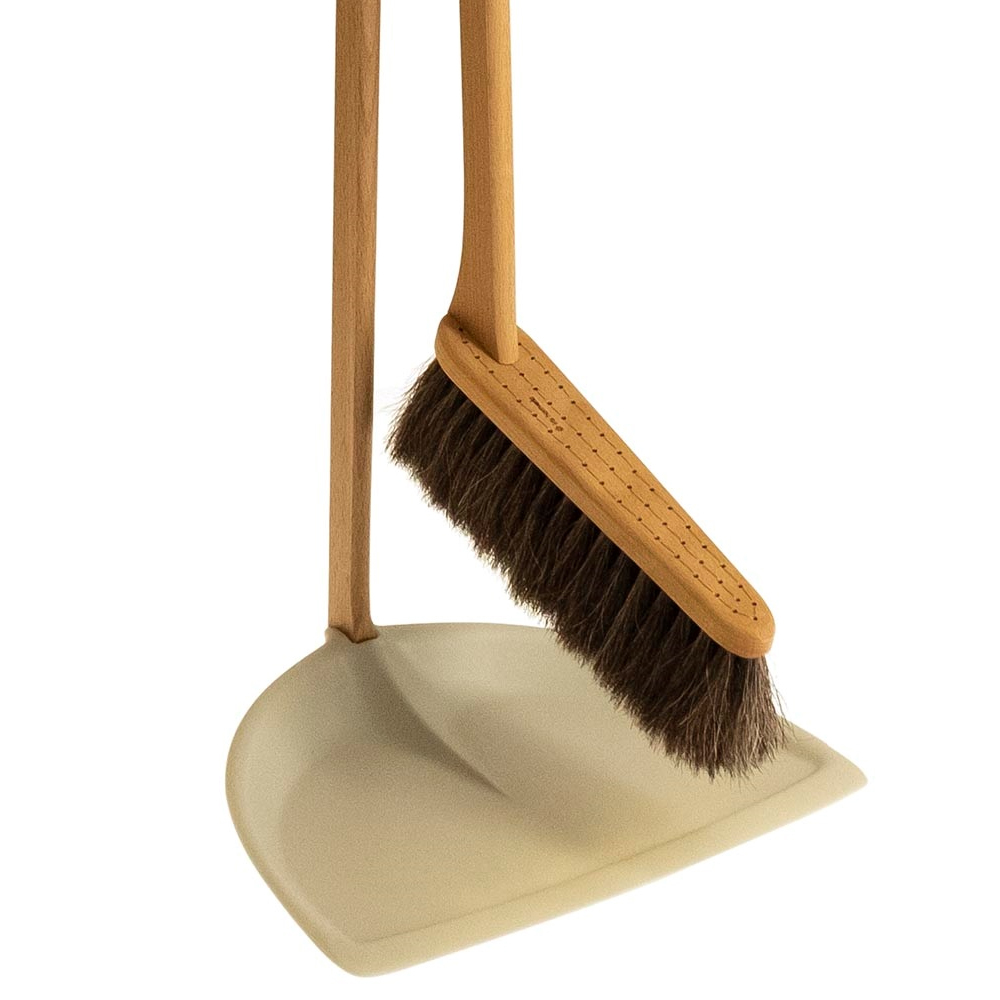 瑞典iris hantverk 馬毛長柄立式畚箕刷組(奶霧白)