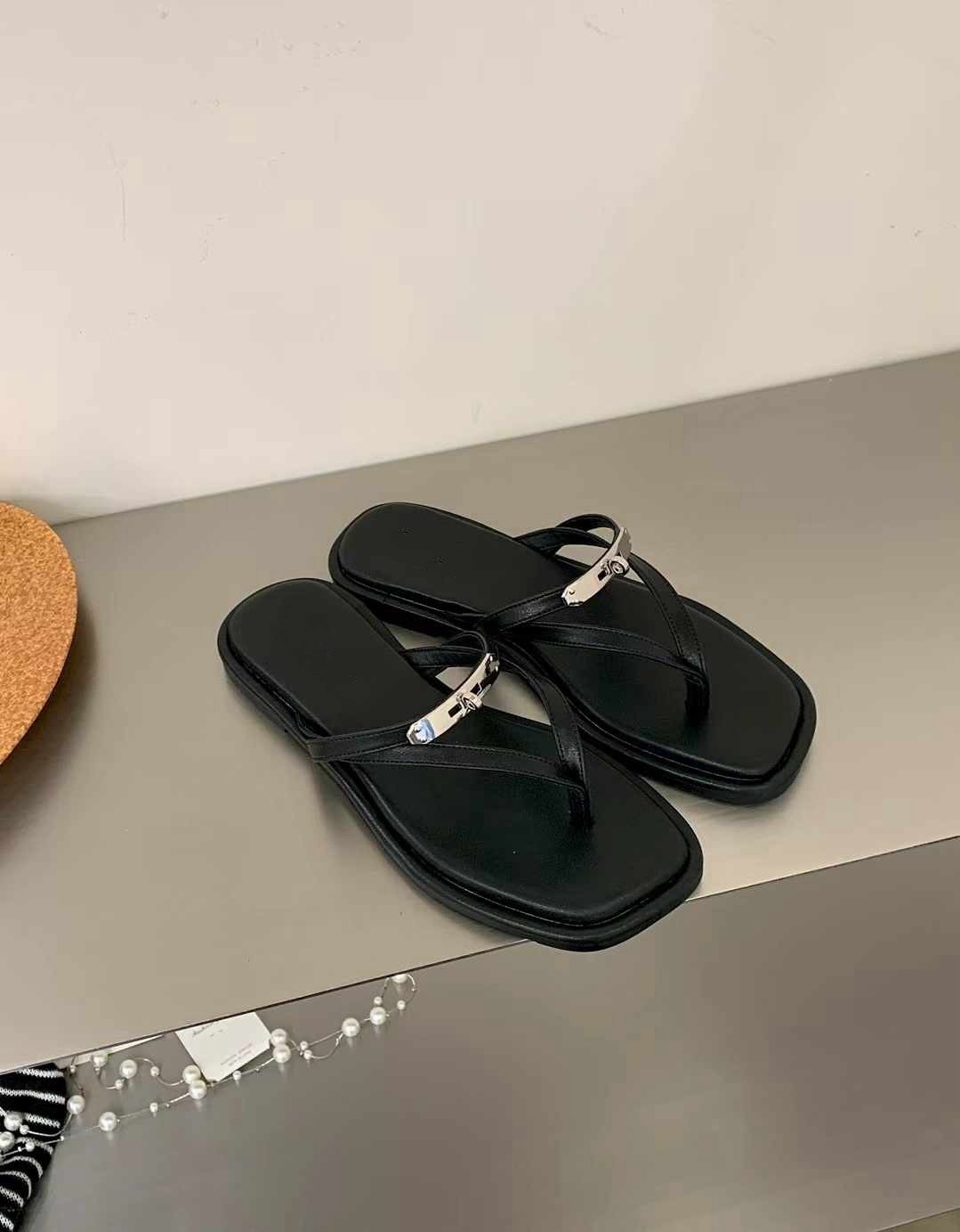 ［預購］🔥04.29春夏新品］💥集體自留款］🇰🇷正韓超質感皮革Kelly夾腳拖（22.5-25/三色）