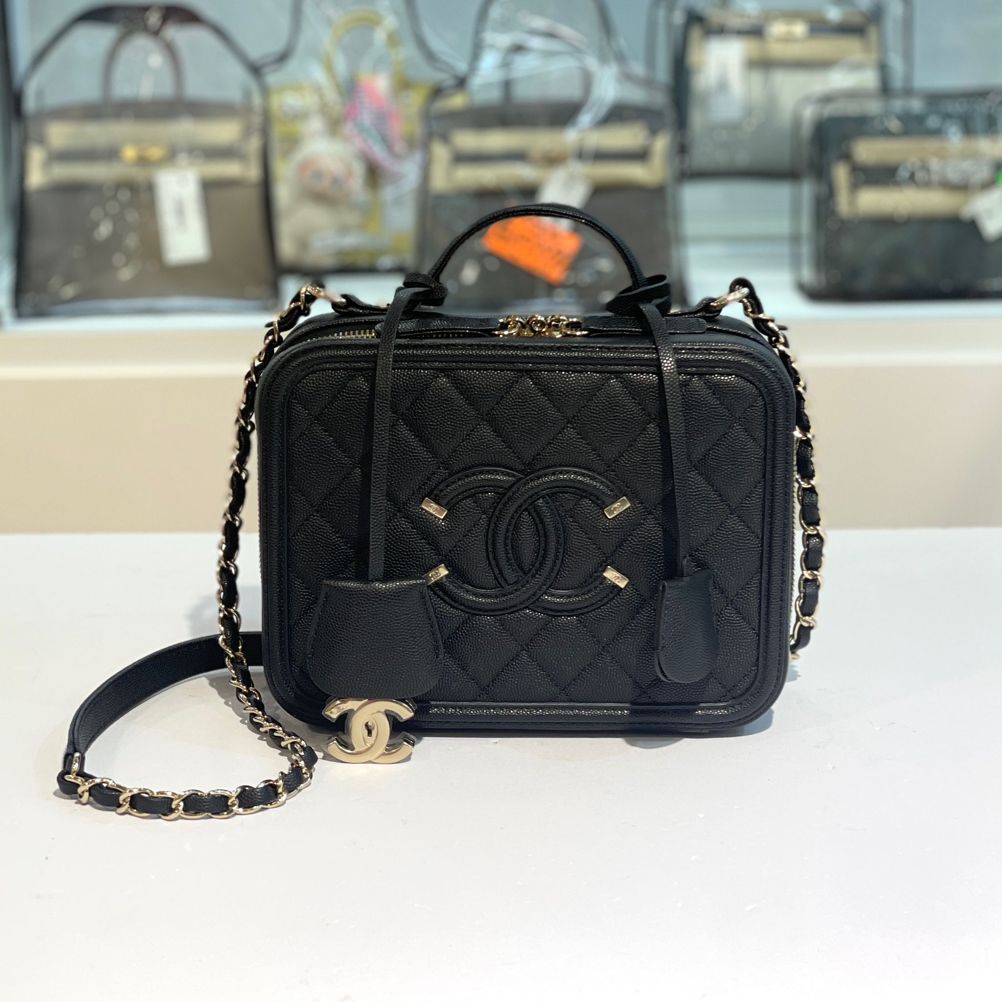 全新CHANEL化妝袋 A93343 Vanity Case 21cm 黑色荔枝皮淡金@289開 #BRAND NEW #香榭站正品