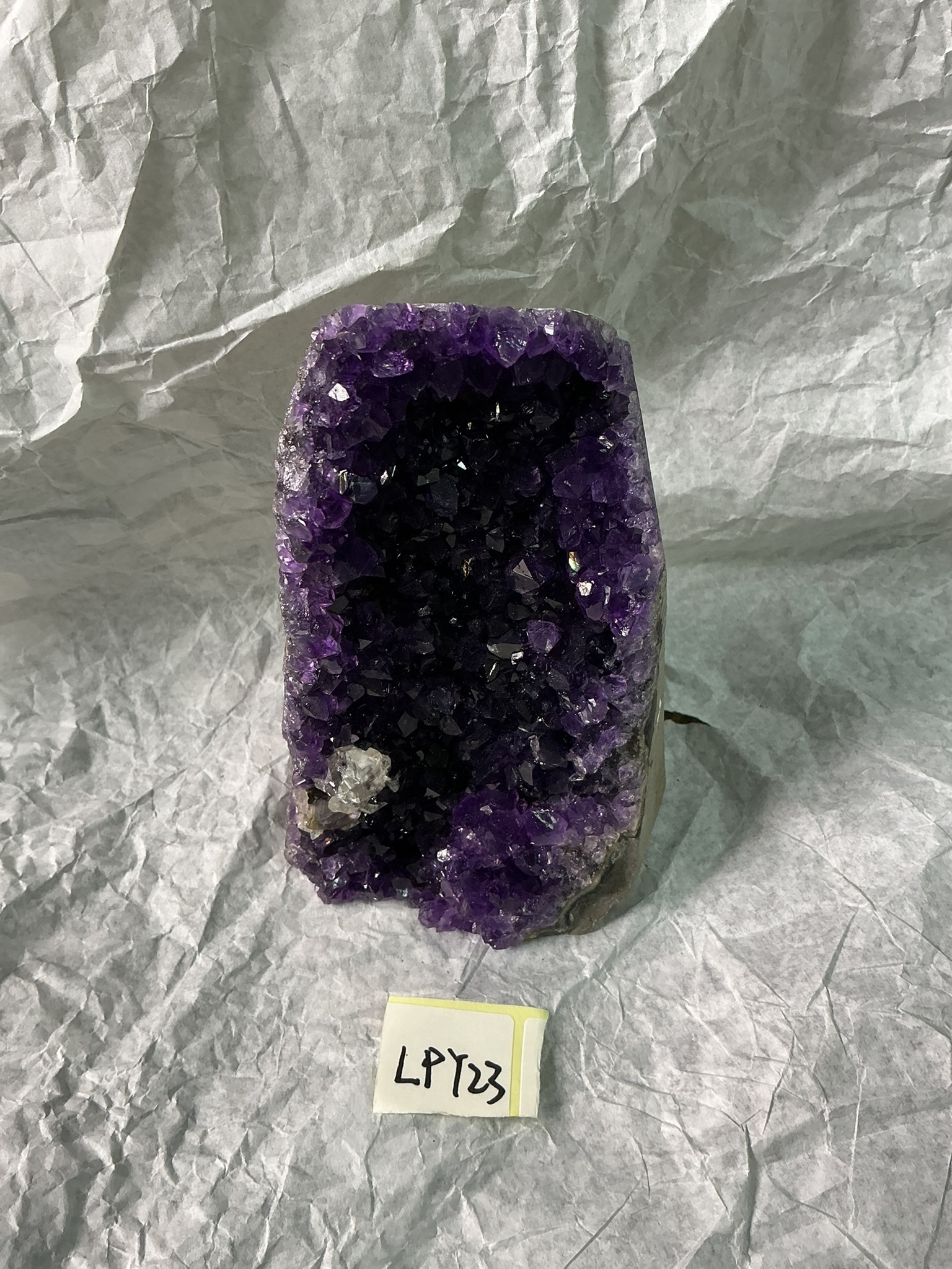 ZB109 LPY23 紫水晶擺件 0.65-0.75kg