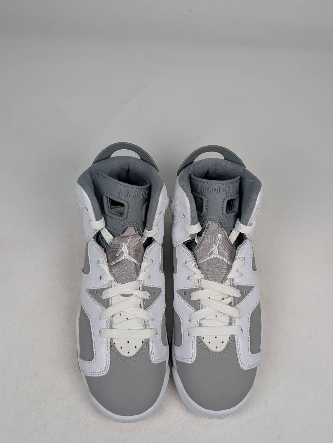 微瑕疵-左右腳中底鞋底後跟泛黃 384665-100 5.5Y Air Jordan 6 “ Cool Grey ” GS 酷灰 女款