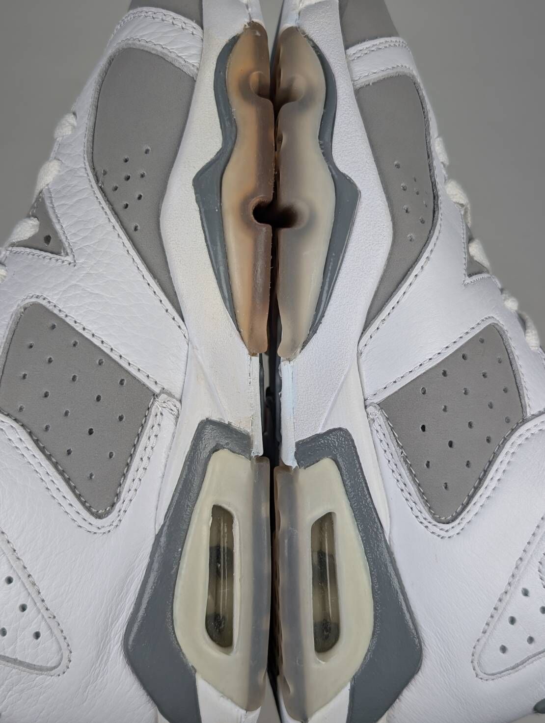 微瑕疵-左右腳中底鞋底後跟泛黃 384665-100 5.5Y Air Jordan 6 “ Cool Grey ” GS 酷灰 女款