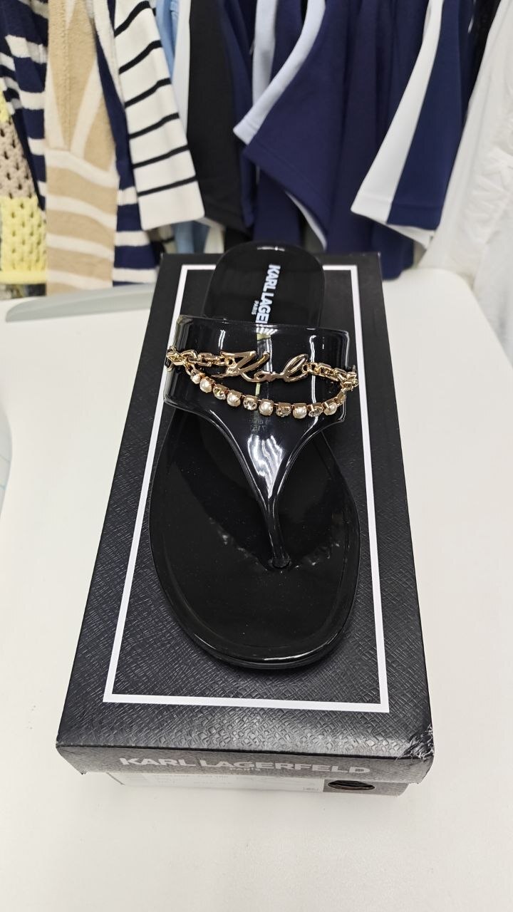 [UPO] KARL LAGERFELD BLACK WOMEN'S VESPERINA FLIP FLOP SANDAL WITH CHAIN EMBELLISHMENT, KL261165-BLACK (POUKL82)