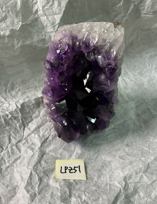 ZB180 LPZ51 紫水晶擺件 0.76-0.9kg