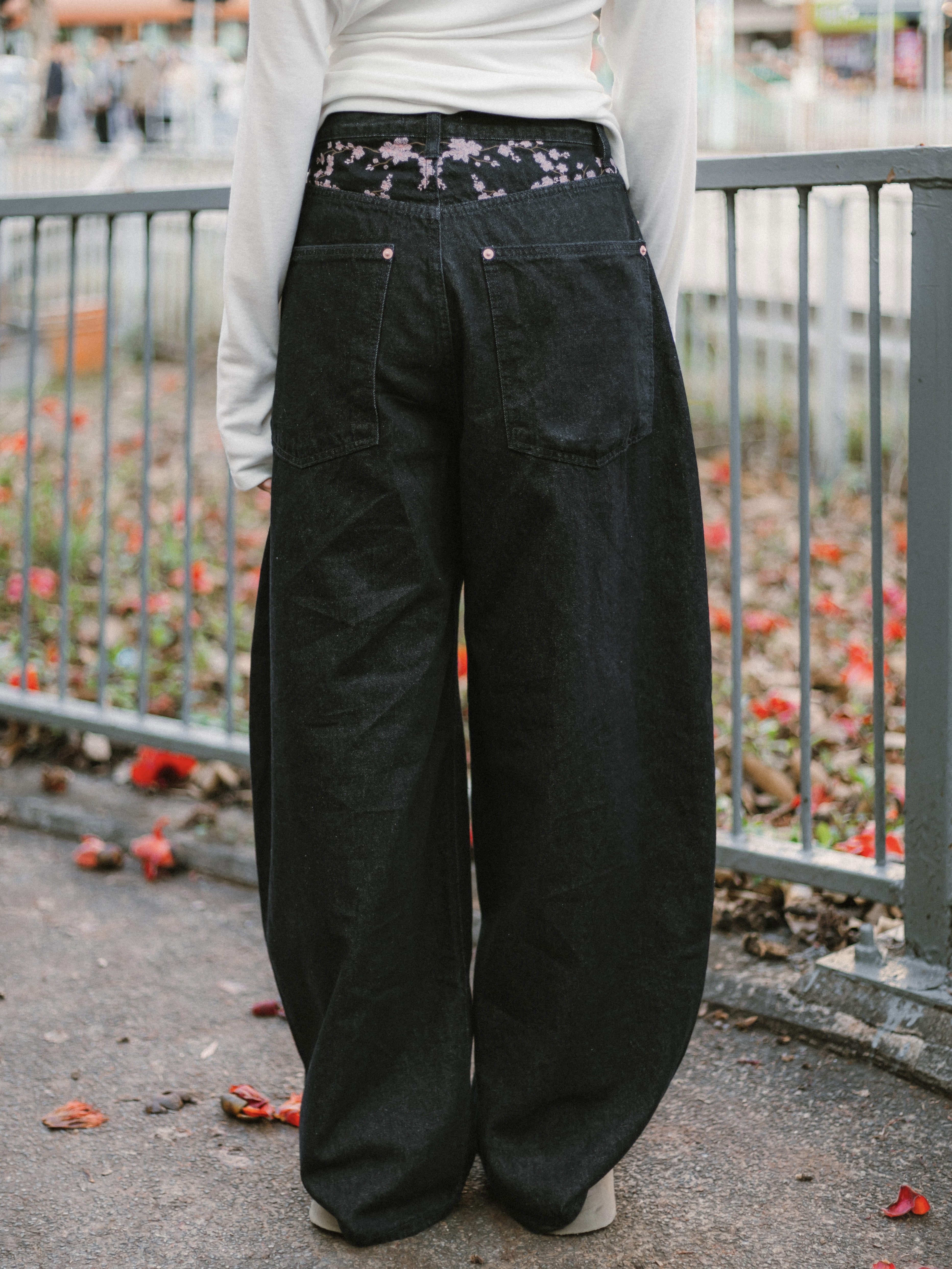 【網站限定優惠】櫻花刺繡彎刀褲