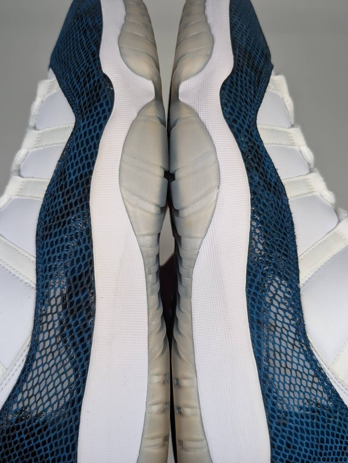 微瑕疵-左右腳中底鞋底泛黃左腳外側泛黃 CD6846-102 M13 Air Jordan 11 Low Retro Blue Snakeskin 藍蛇紋