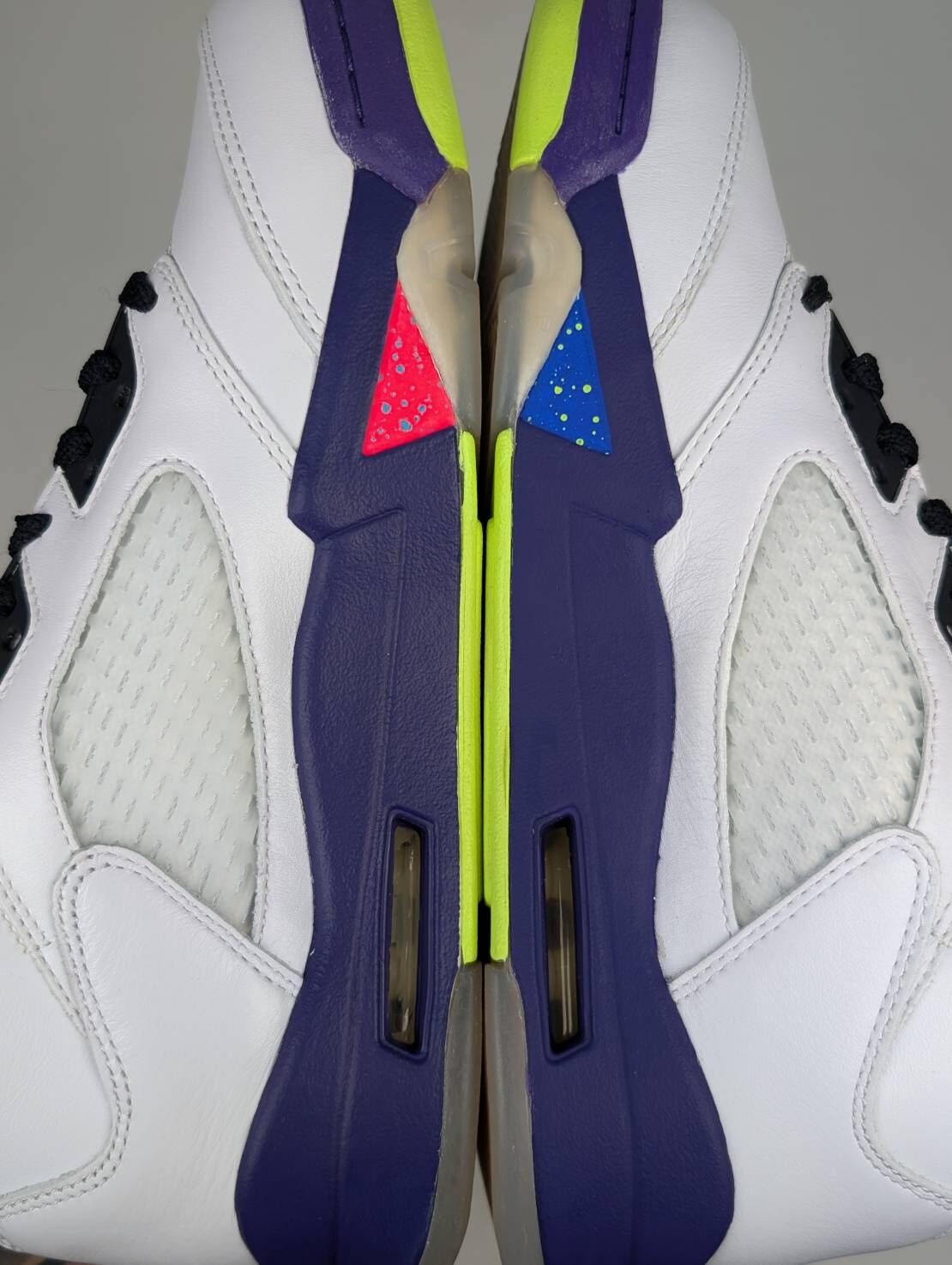 微瑕疵-左右腳鞋面鞋底泛黃 DB3335-100 M9 Jordan 5 Retro Alternate Bel-Air