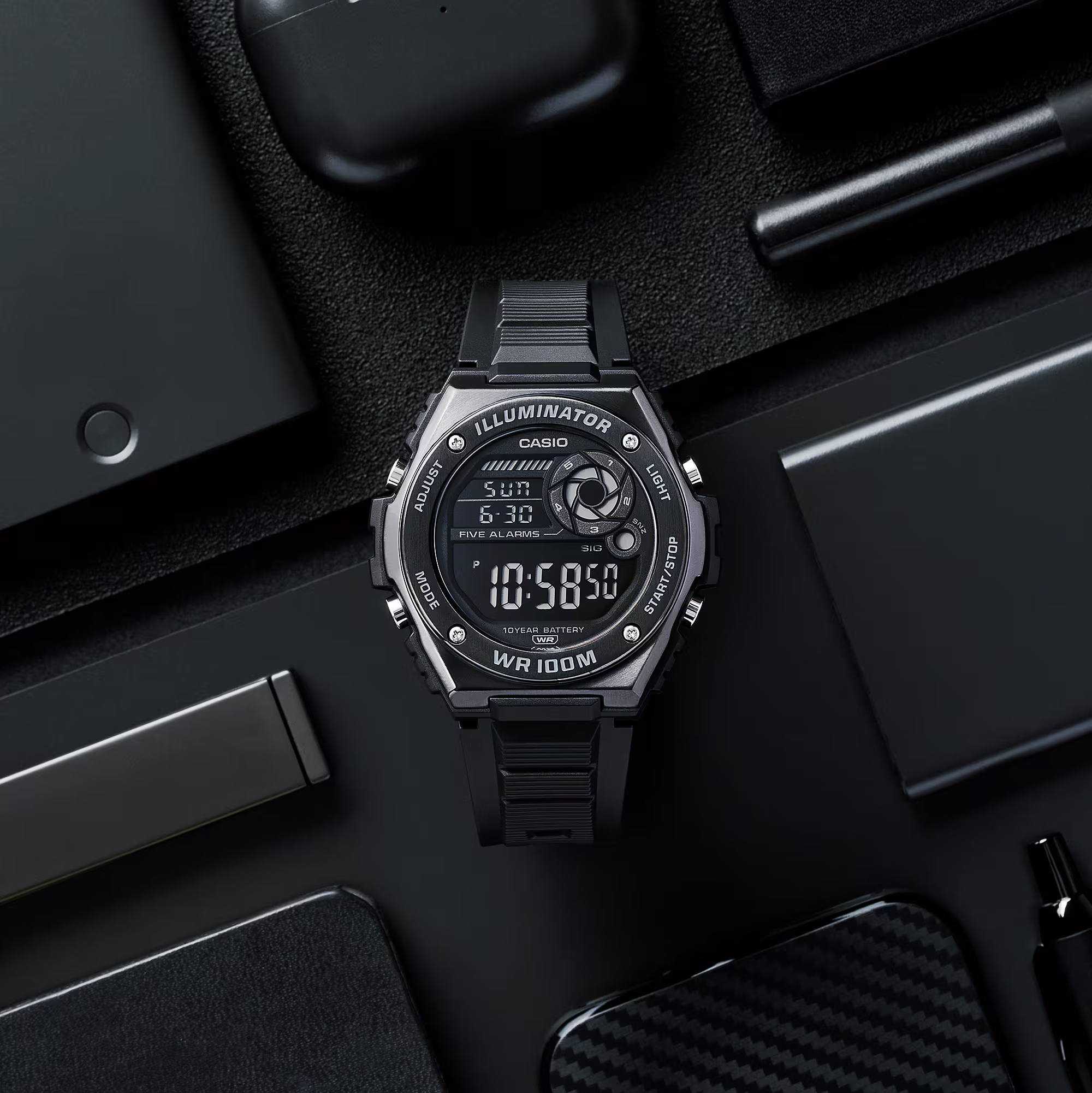 【CASIO 卡西歐】 金屬錶框100米多功能防水運動矽膠電子錶 MWD-100HB-1B