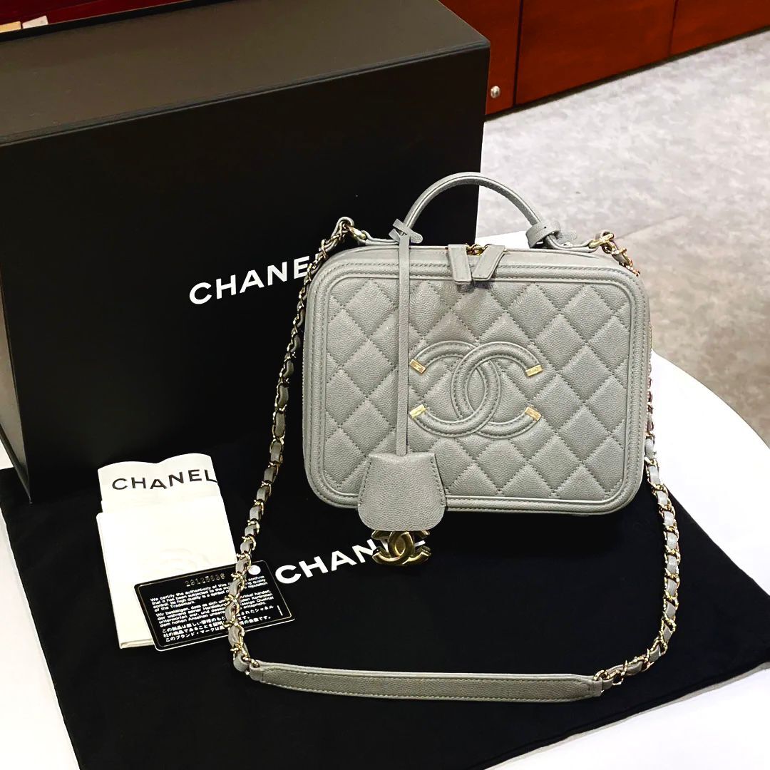 本週特價!!! 全新 CHANEL化妝袋 A93343 淺灰色荔枝皮淡金 Vanity Case 21cm #兩年免費保養 #BRAND NEW #香榭站正品