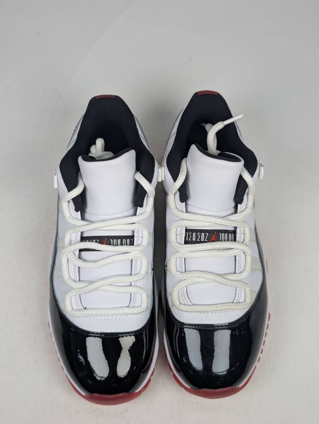 微瑕疵-左右腳鞋面明顯色差 AV2187-160 M8 AIR JORDAN 11 LOW "CONCORD BRED" 白黑紅 男鞋