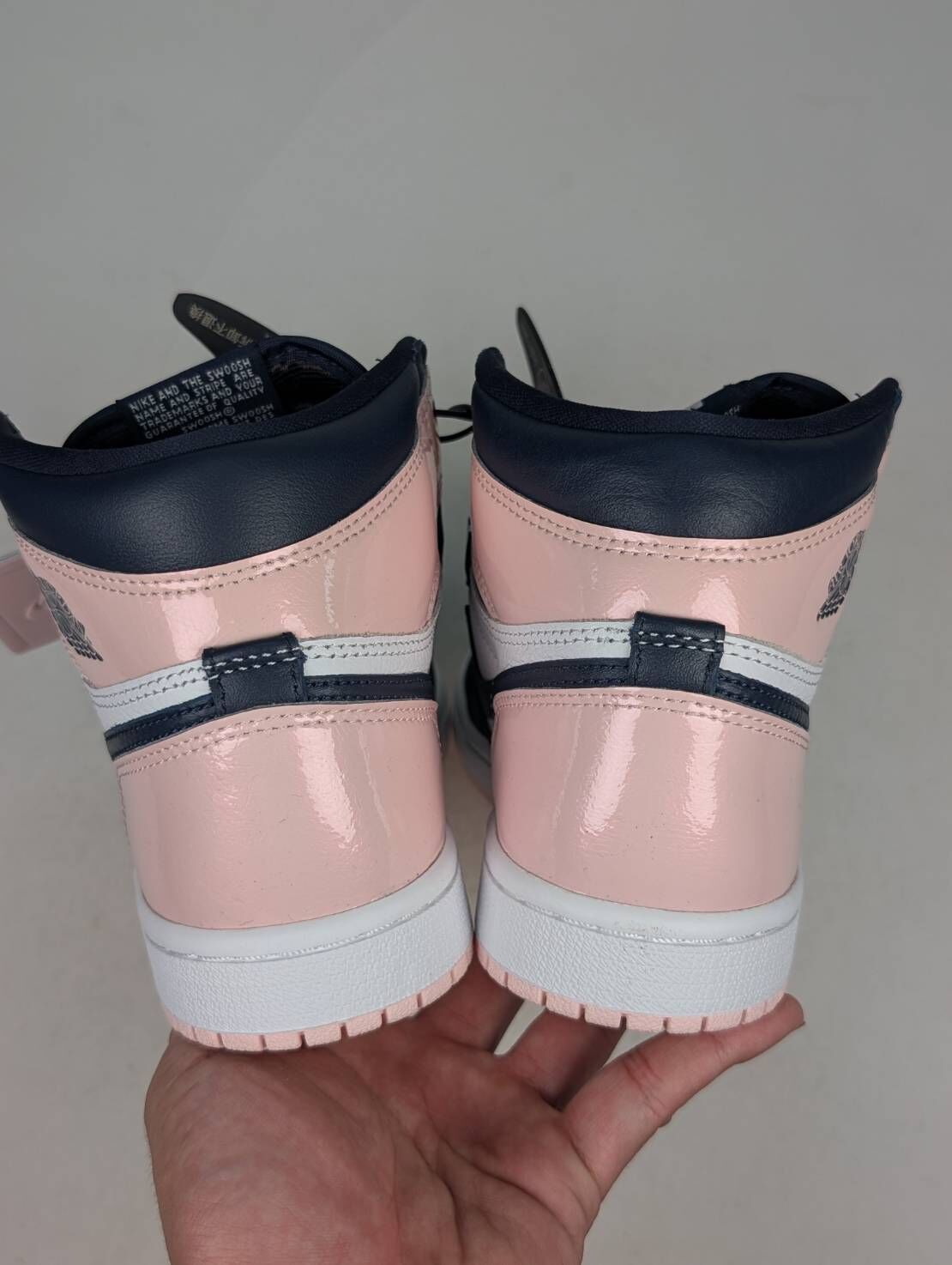 微瑕疵-右腳鞋舌脫線 DD9335-641 W5.5 Air Jordan 1 High " Atmosphere " 泡泡糖 粉黑 女款 男女鞋