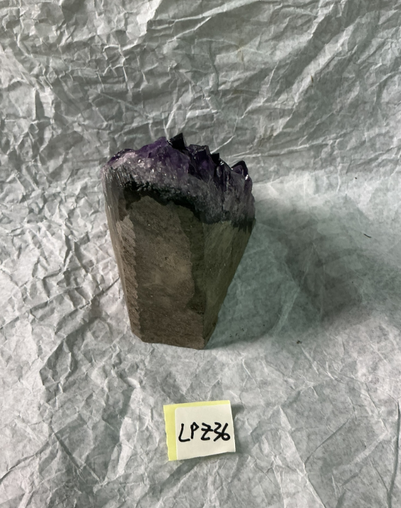 ZB165 LPZ36 紫水晶擺件 0.76-0.9kg