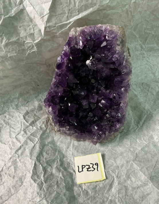 ZB168 LPZ39 紫水晶擺件 0.76-0.9kg