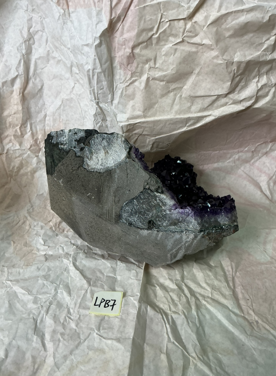 ZB286 LPB7 紫水晶擺件 2.1-3kg