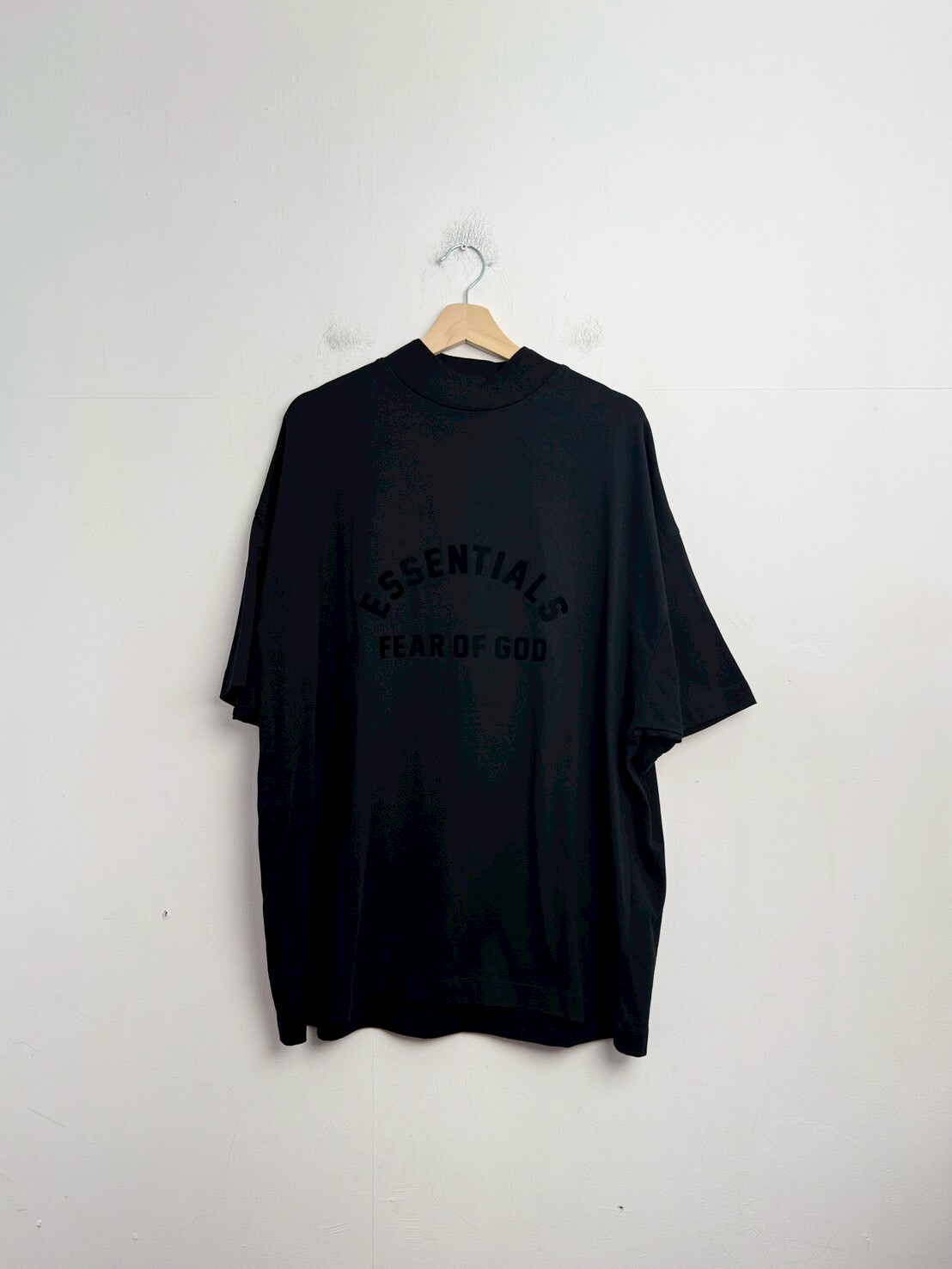 FEAR OF GOD Essentials Arch Logo Jet Black T Shirt SIZE S