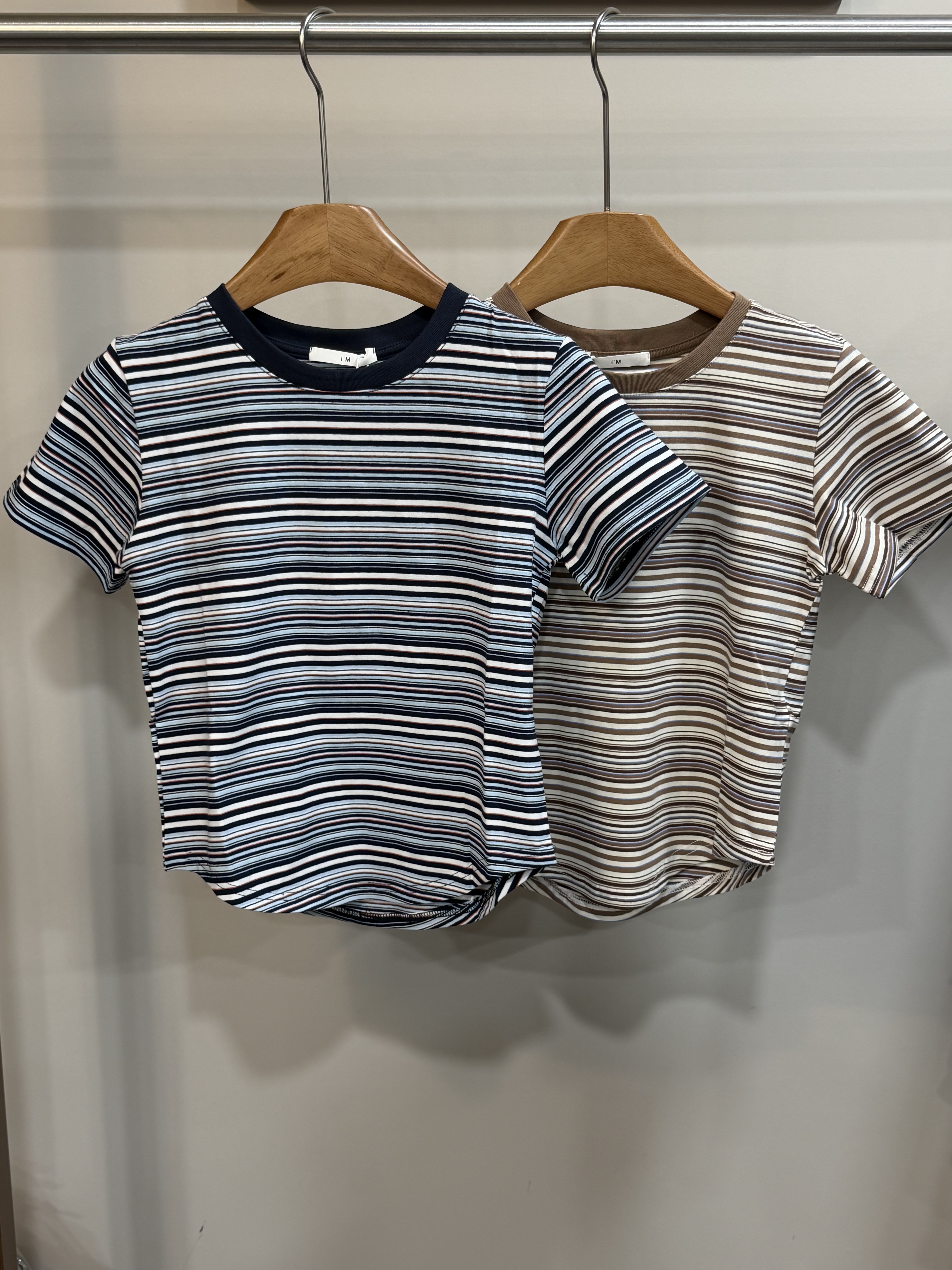 W00227下擺圓弧形條紋上衣