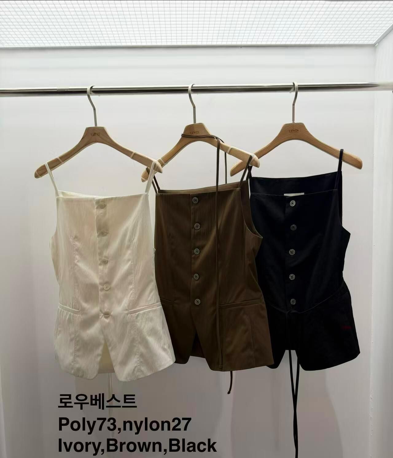 LW6120 方領剪裁肩帶上衣