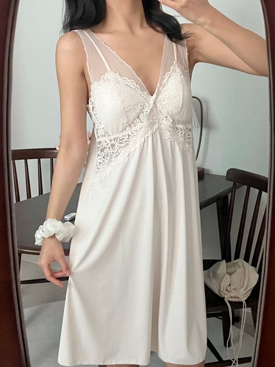 VA6111 緞面蕾絲拼接連身睡裙