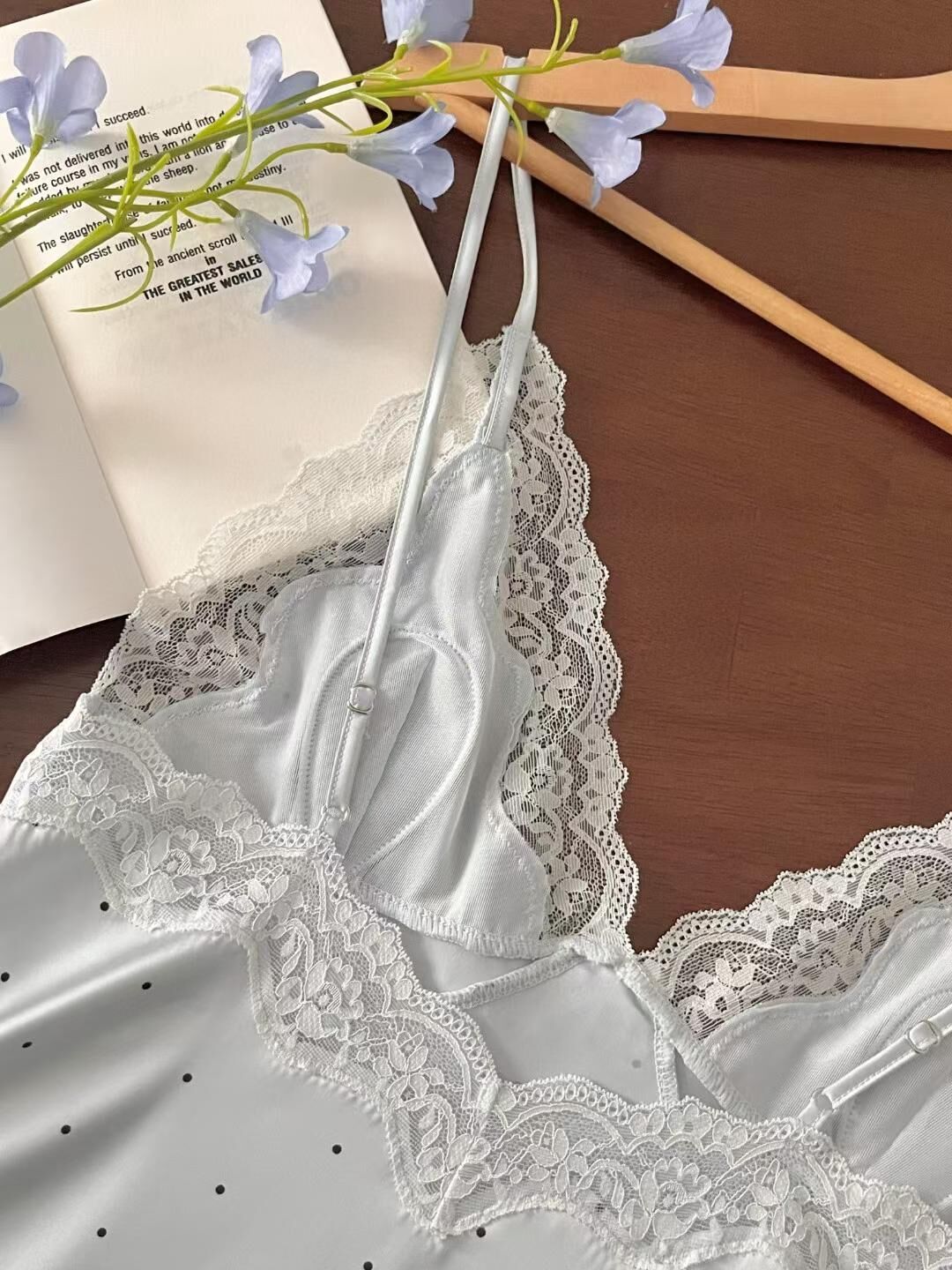 VA6135 點點蕾絲拚邊醋酸睡裙