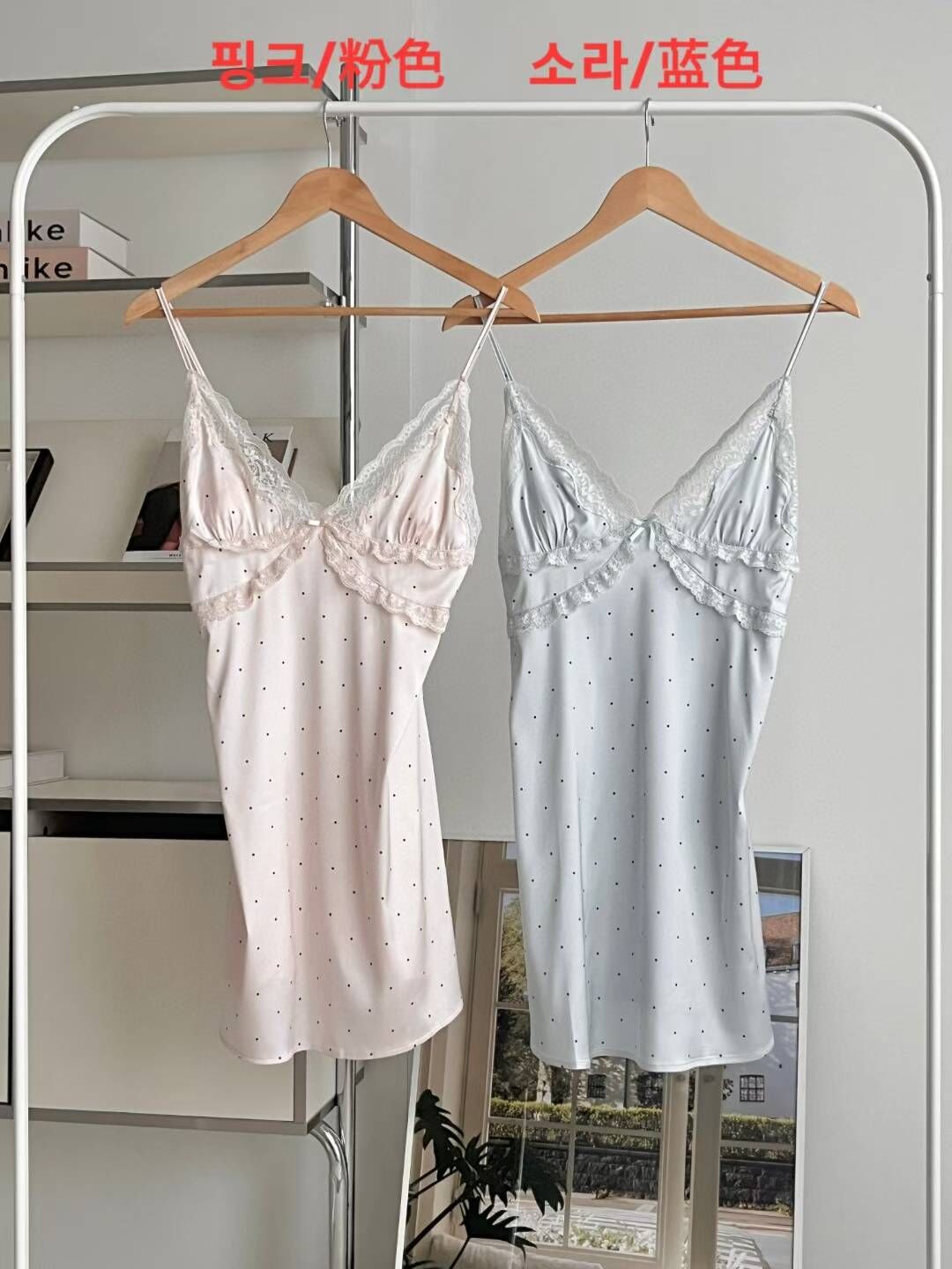 VA6135 點點蕾絲拚邊醋酸睡裙