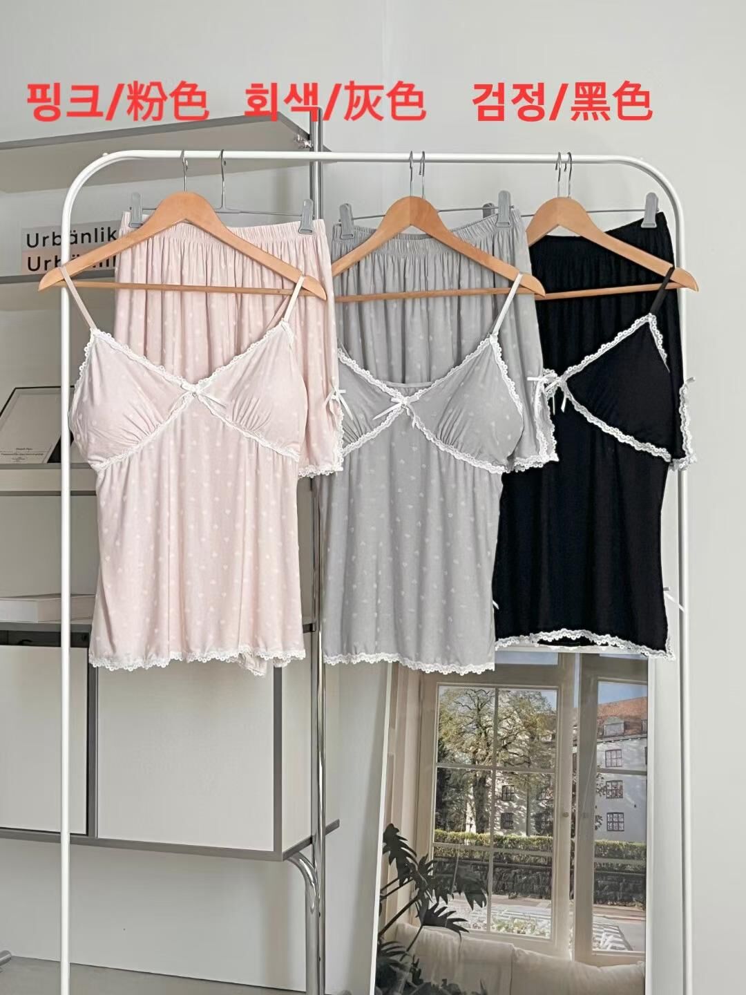 VA6141 點點白邊吊帶睡衣