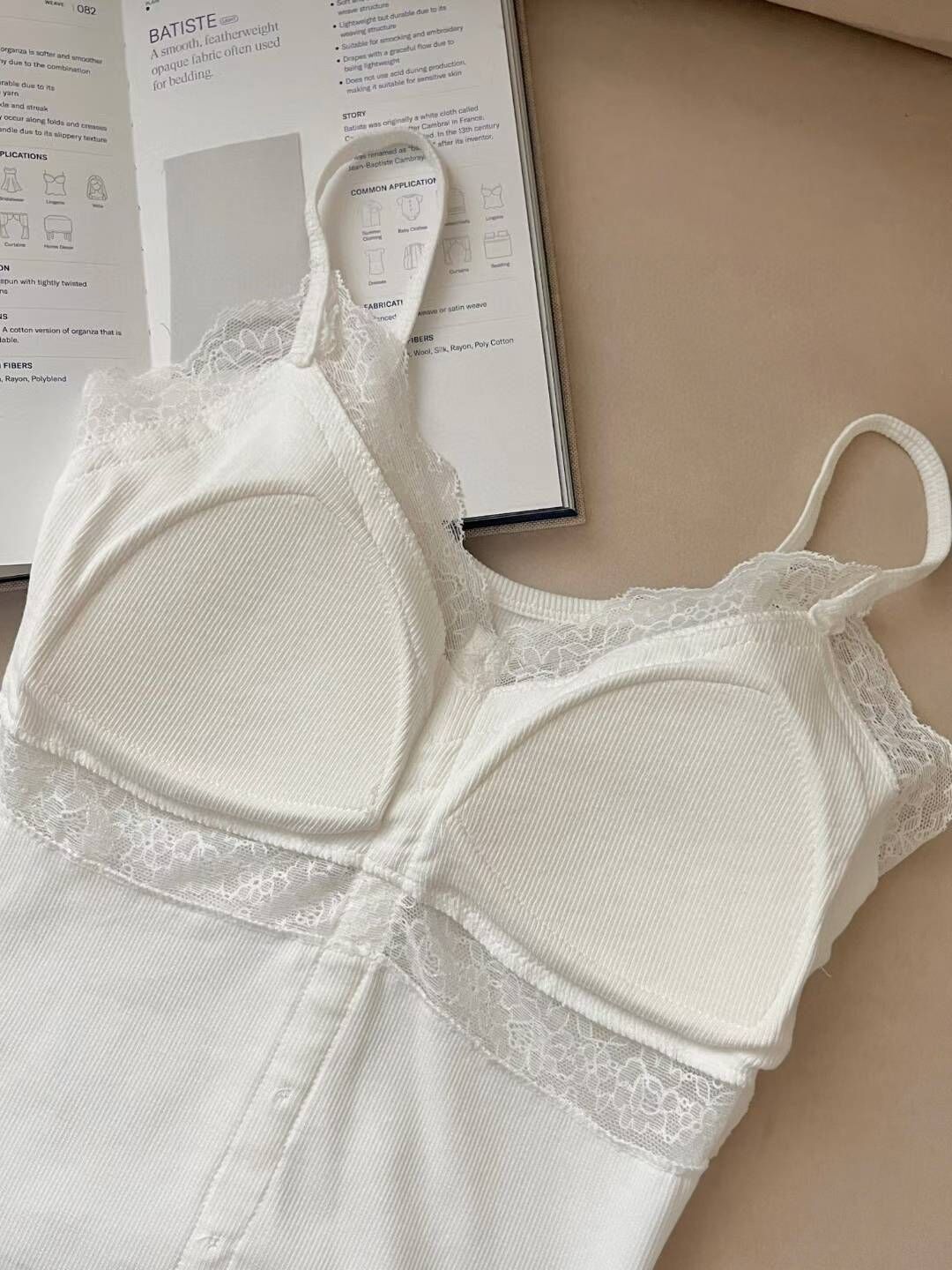 VA6149 假排釦胸墊蕾絲邊背心