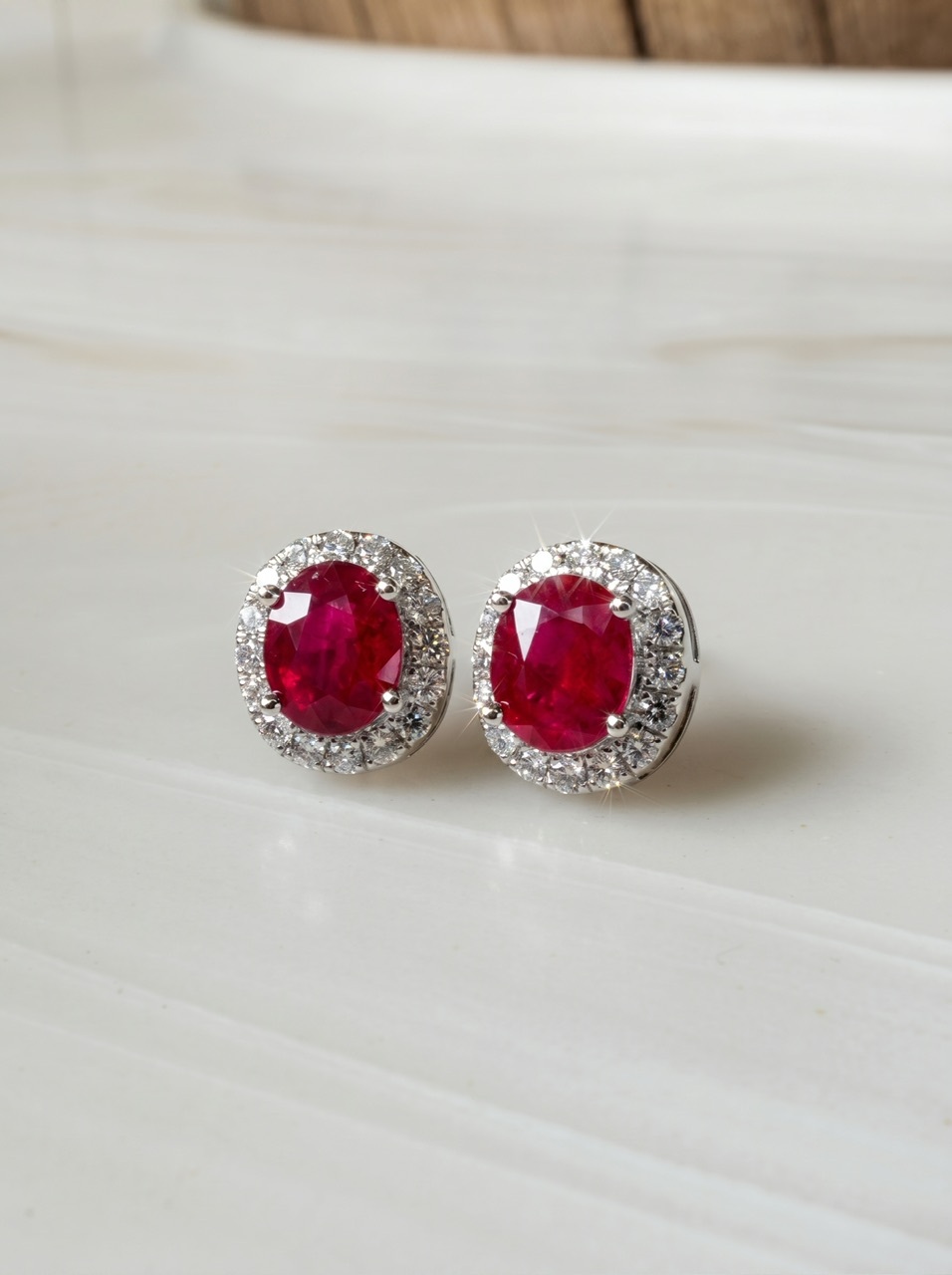 18K金天然緬甸紅寶石鑽石耳釘-橢圓形 (帶寶石證書)