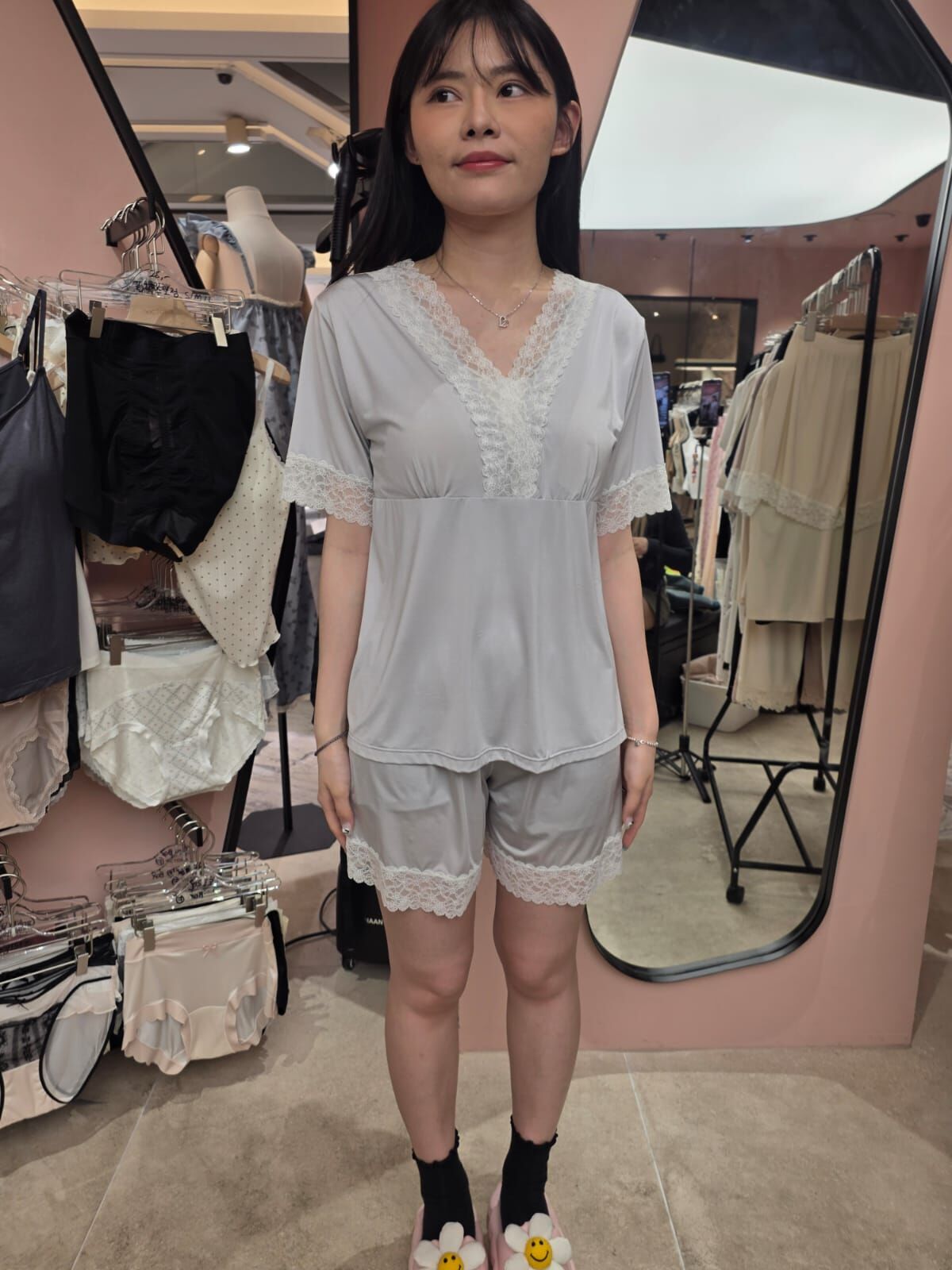 VA6174 冰絲莫代爾棉蕾絲領短褲睡衣