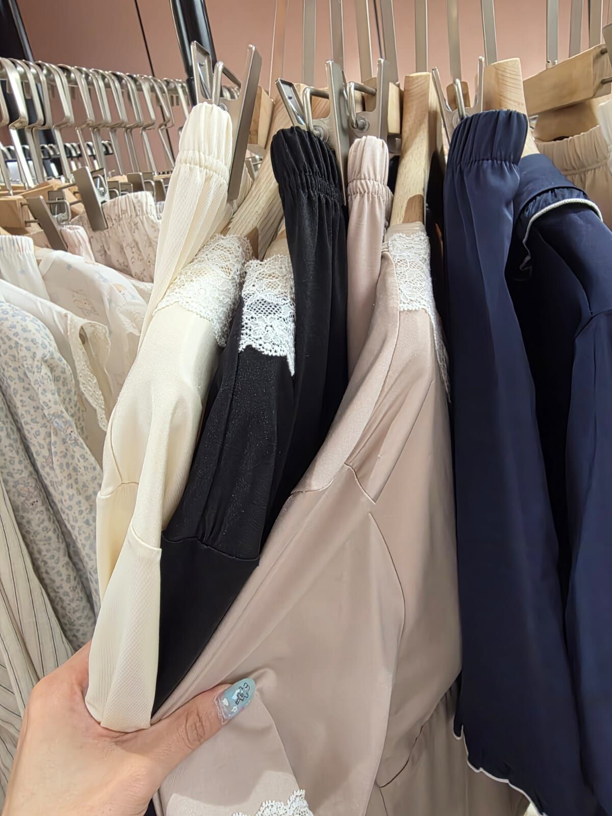 VA6174 冰絲莫代爾棉蕾絲領短褲睡衣