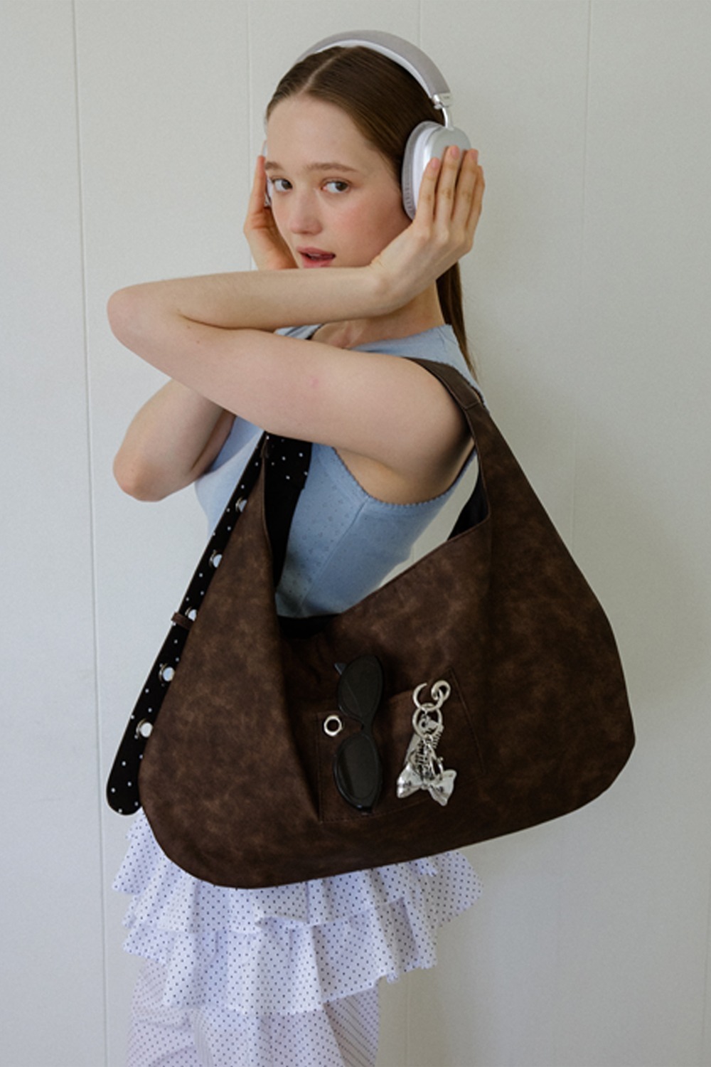 LETERIE｜BUCKLE REVERSIBLE SHOULDER BAG - BROWN