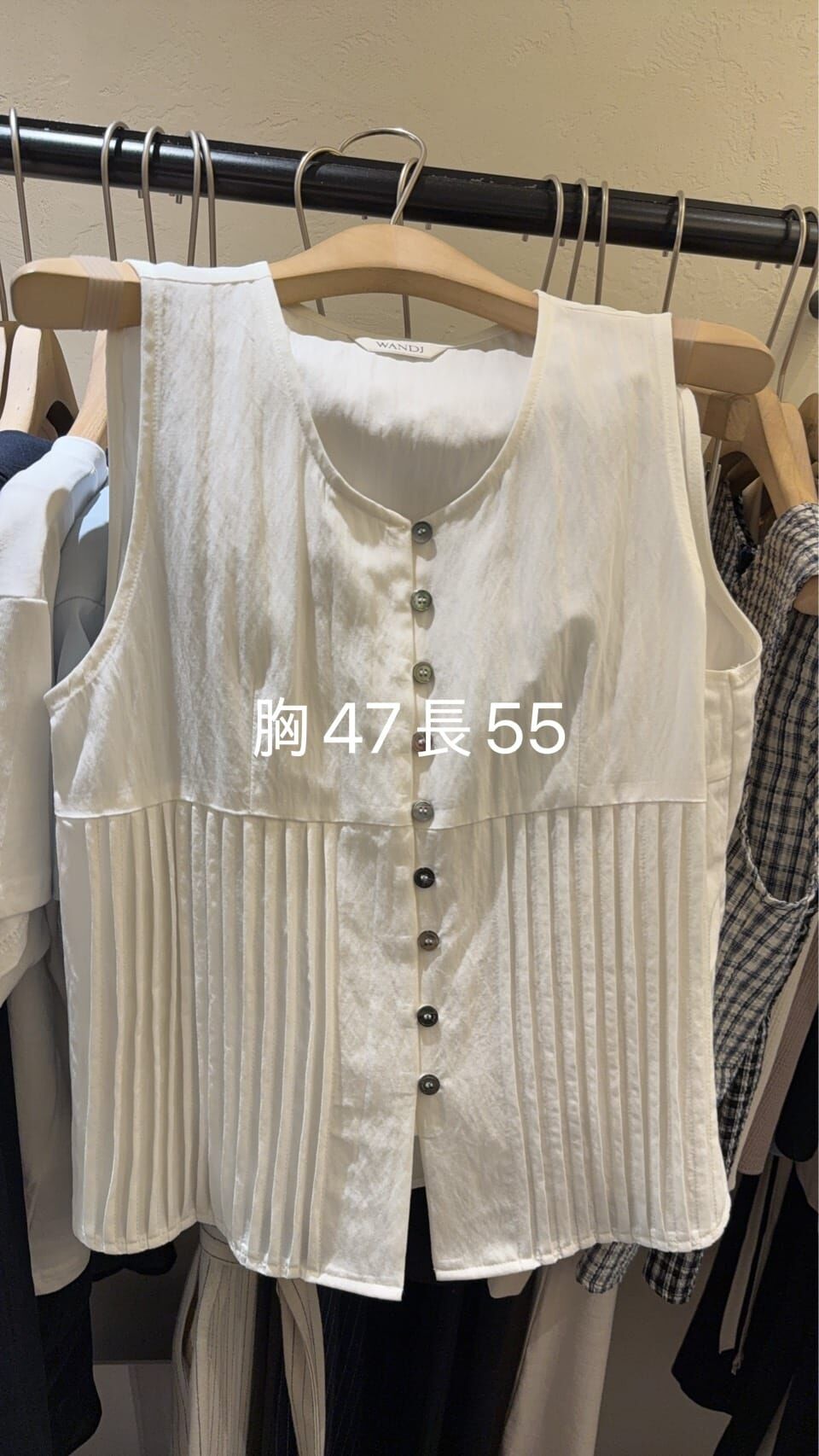 WJ6117 風琴壓摺排扣背心