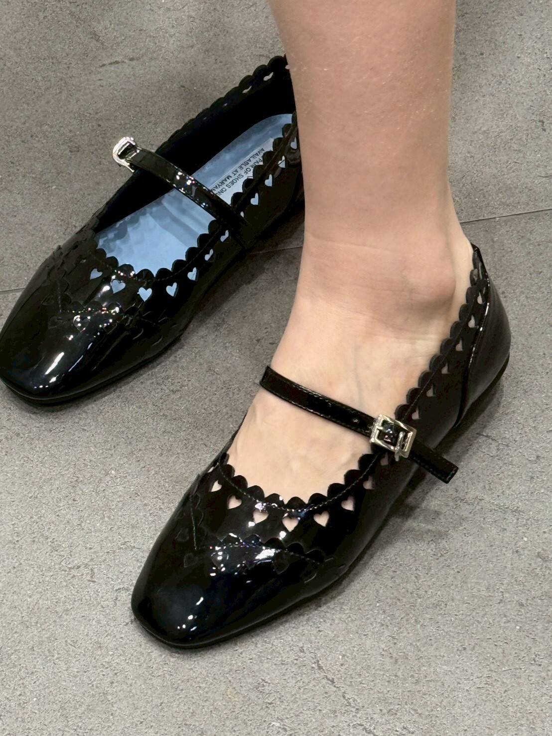 SH6122 愛心鏤空真皮瑪麗珍鞋 *買大一碼*