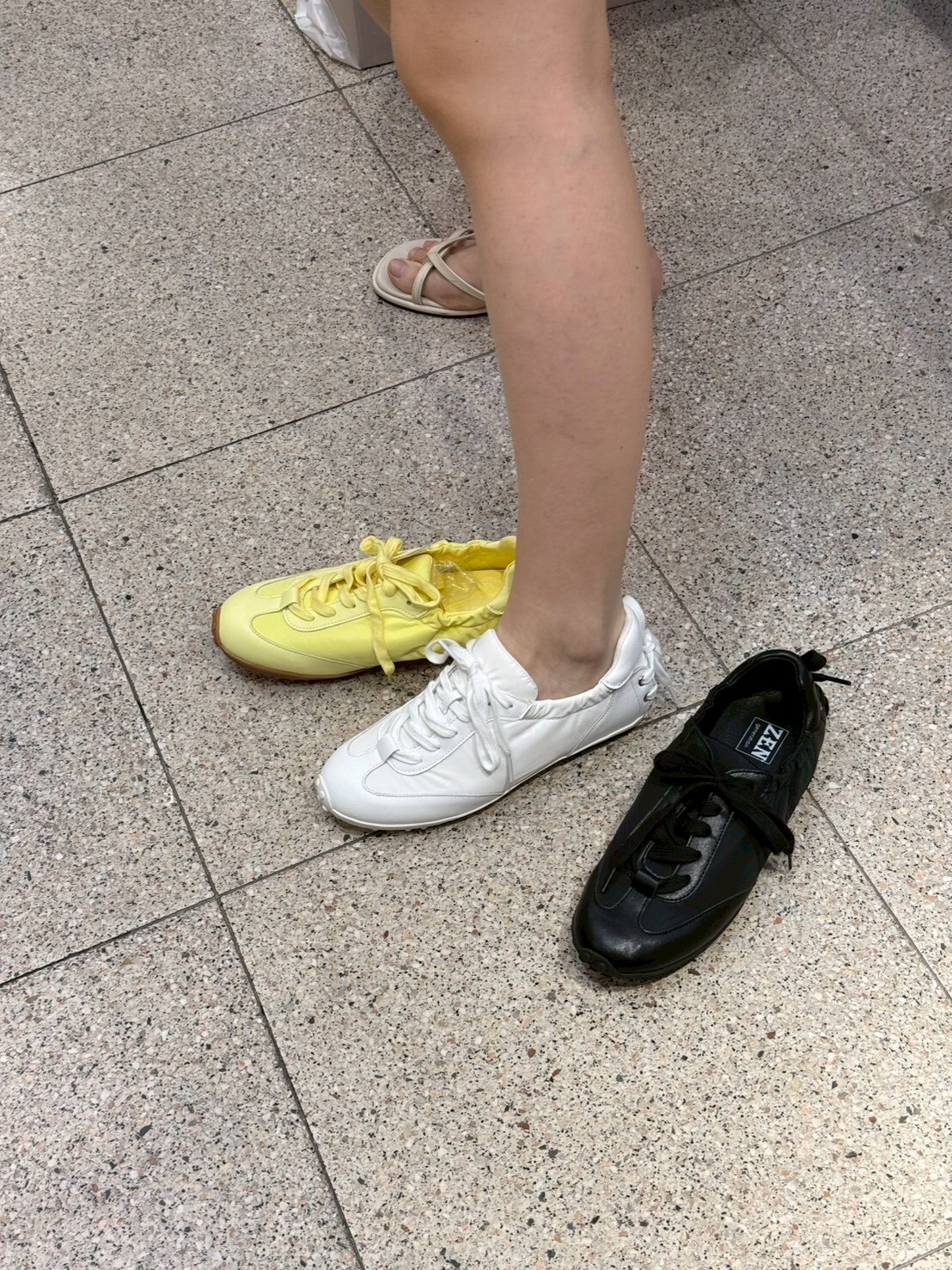 SH6132 後綁帶德訓鞋 *買大一碼*