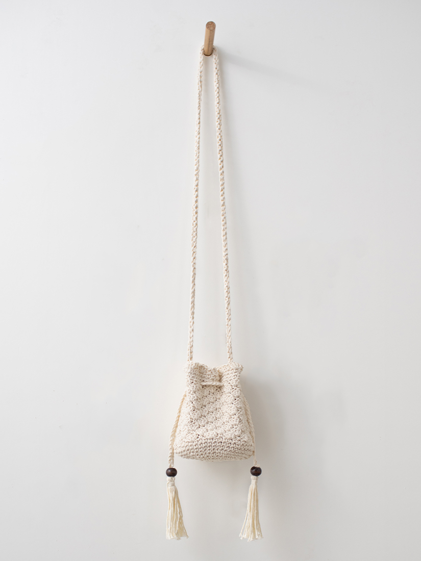 日系手感棉紗編織流蘇抽繩斜背圓筒包