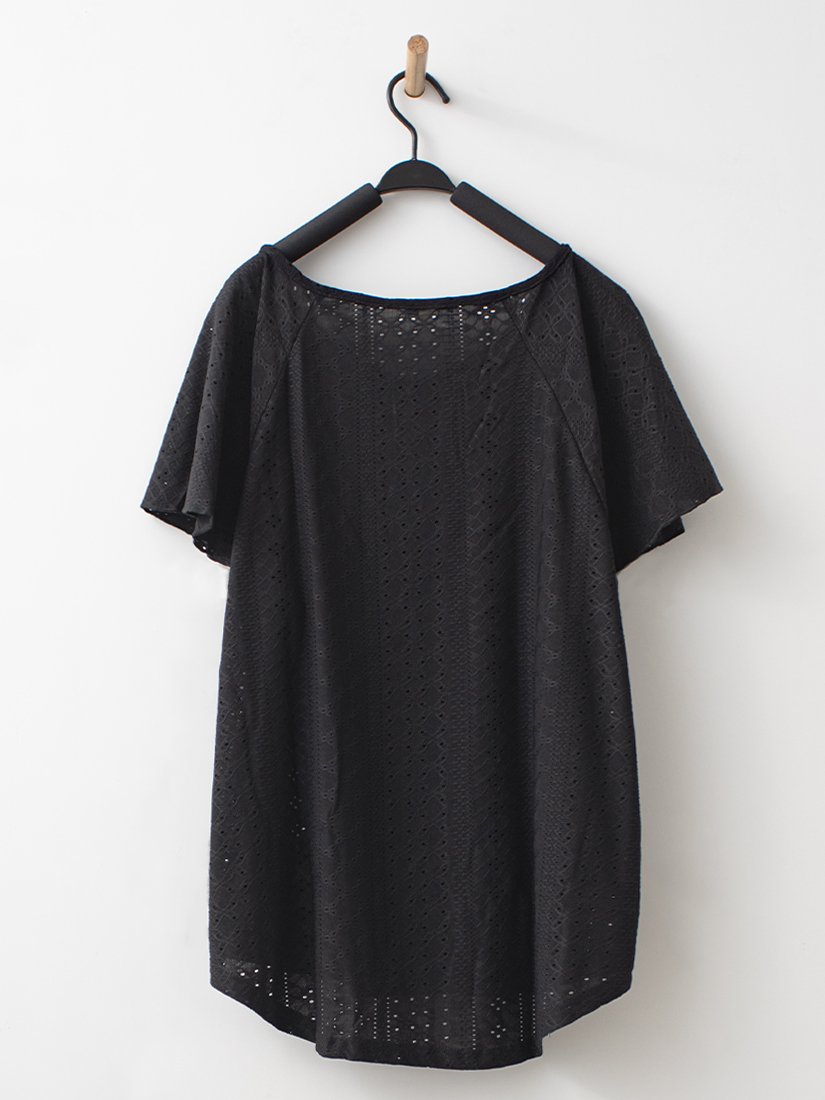 領口蝴蝶結簍空緹花寬鬆針織上衣