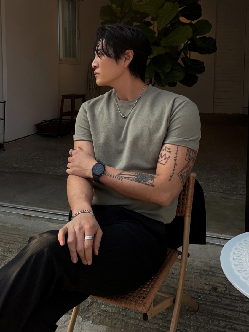 裂痕肌肉貼合壓縮短袖T卹