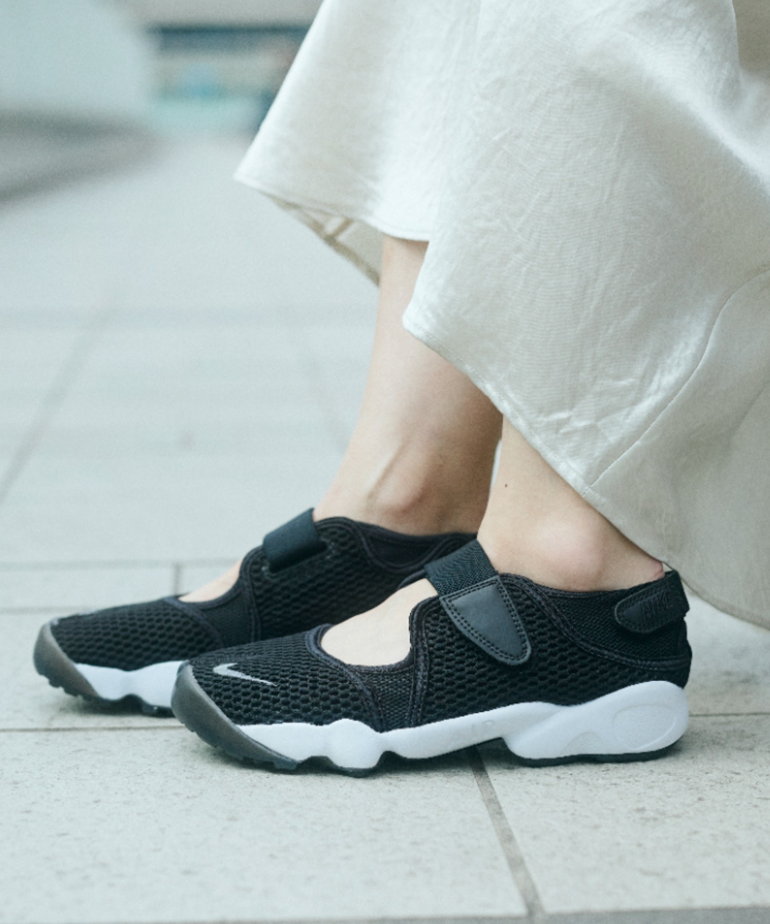 預購┃NIKE AIR RIFT 黑白 基本款 洞洞 網布 大人 忍者鞋 分趾鞋