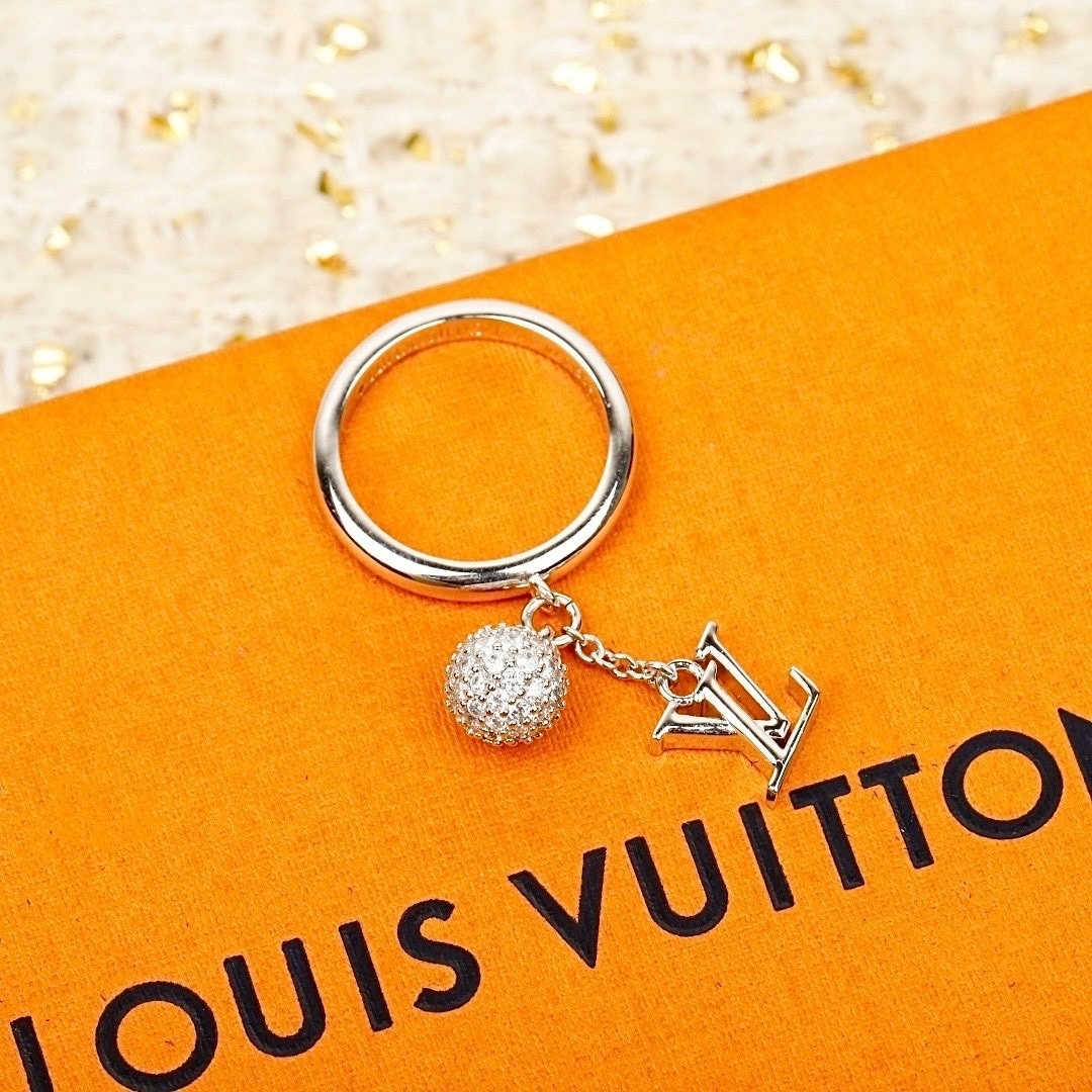 18k”lconic Louisa Strass白金滿鑽球字母戒指”高奢定製